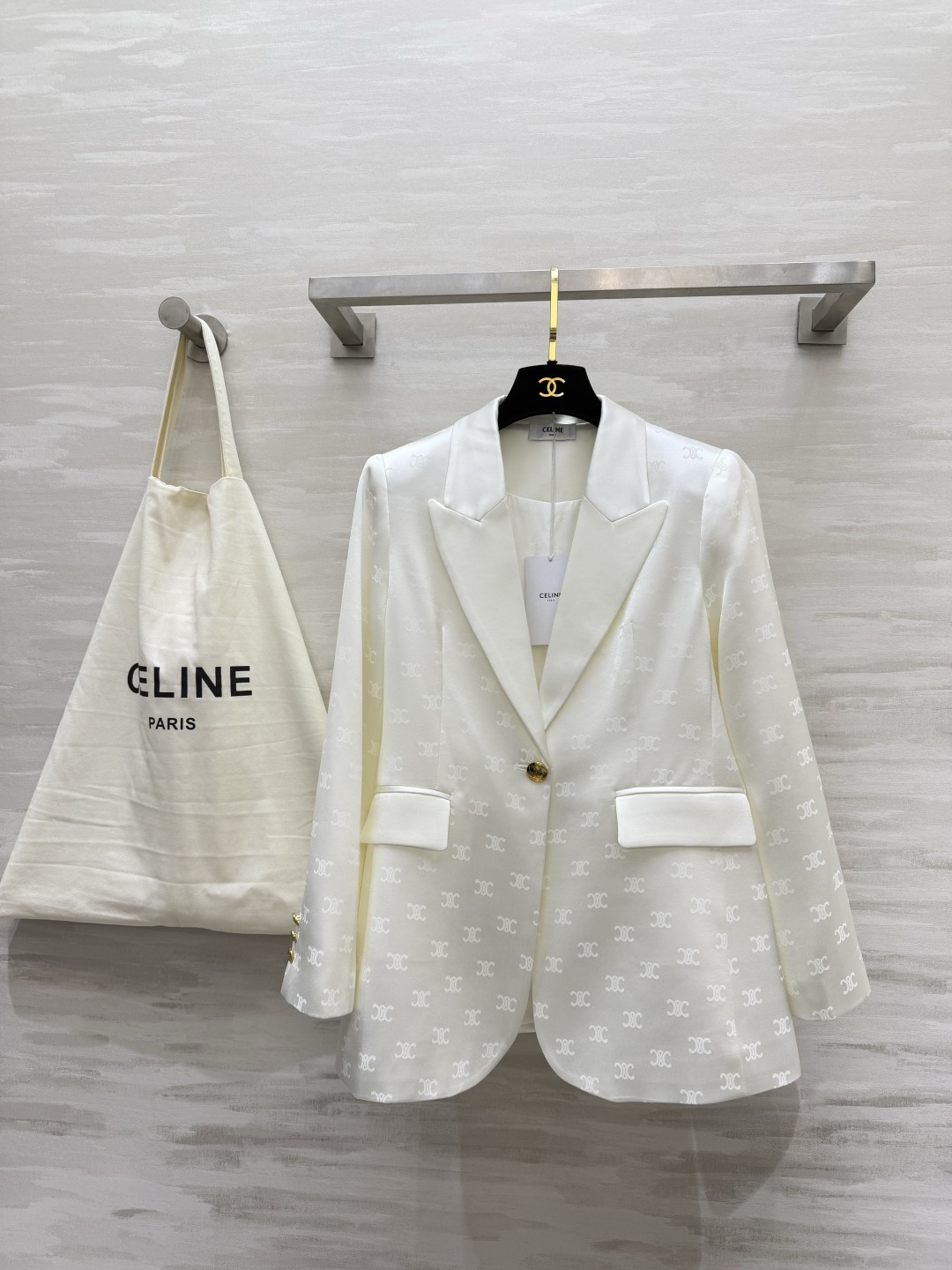 #Celin♡²⁶醋酸真丝暗纹西装 自带贵气氛围感 甄选醋酸真丝面料 手感丝滑软糯 自带柔光高级缎面光泽