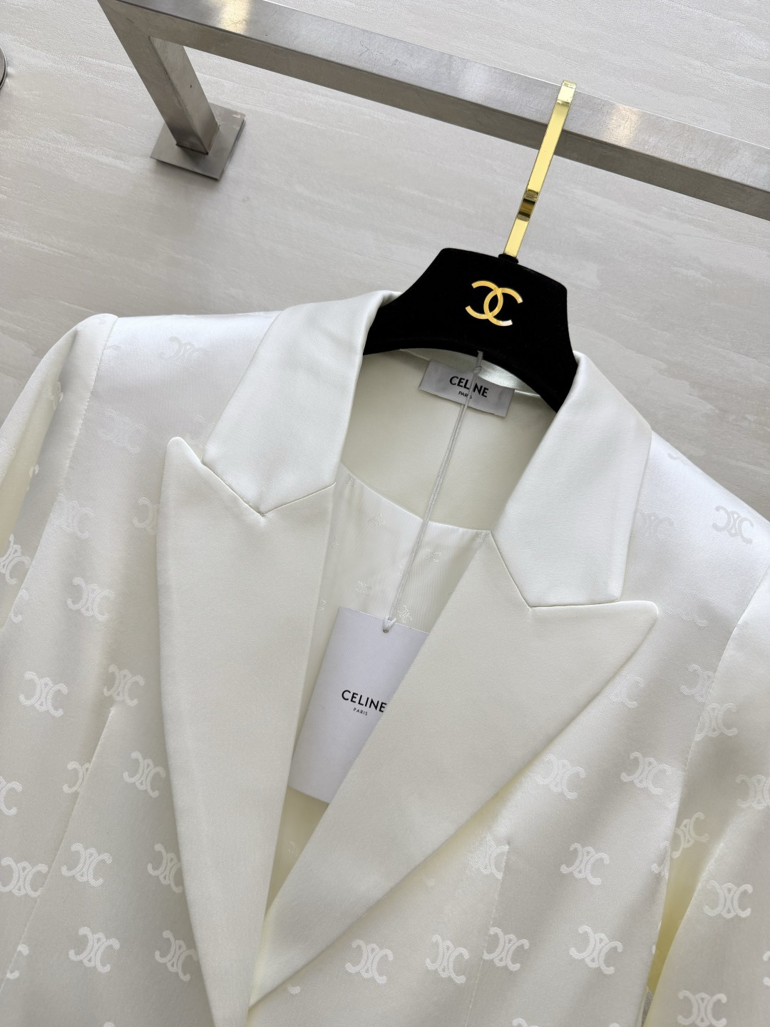 #Celin♡²⁶醋酸真丝暗纹西装 自带贵气氛围感 甄选醋酸真丝面料 手感丝滑软糯 自带柔光高级缎面光泽