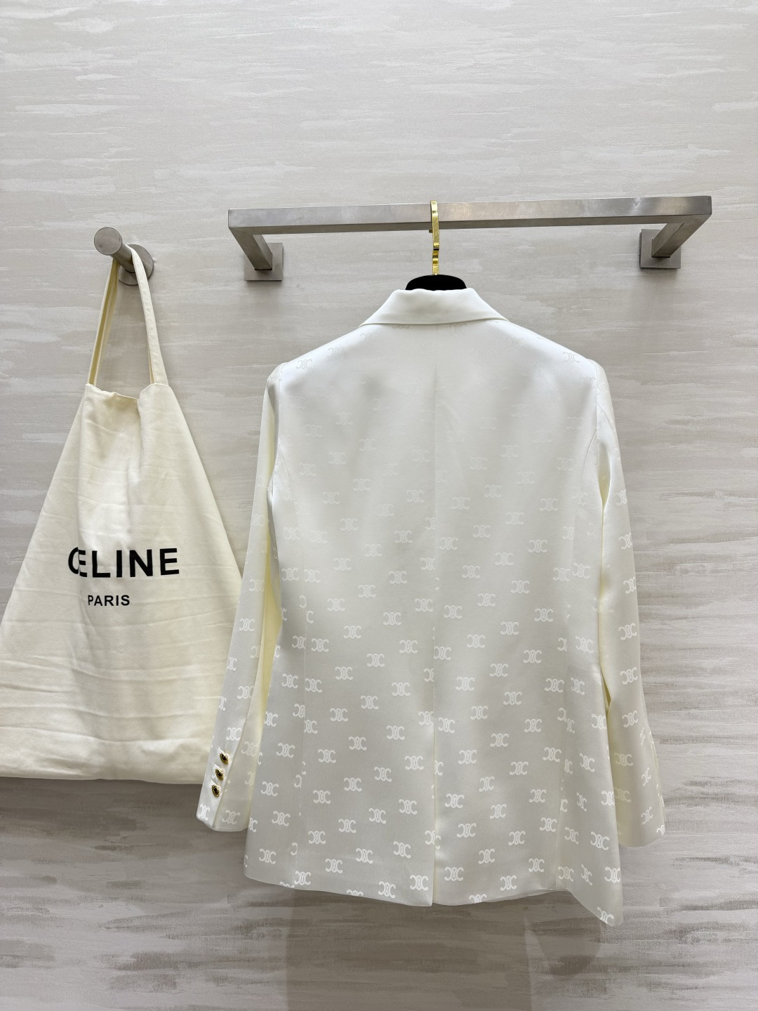 #Celin♡²⁶醋酸真丝暗纹西装 自带贵气氛围感 甄选醋酸真丝面料 手感丝滑软糯 自带柔光高级缎面光泽