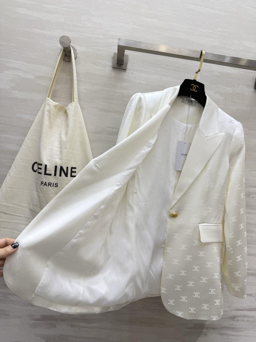 #Celin♡²⁶醋酸真丝暗纹西装 自带贵气氛围感 甄选醋酸真丝面料 手感丝滑软糯 自带柔光高级缎面光泽