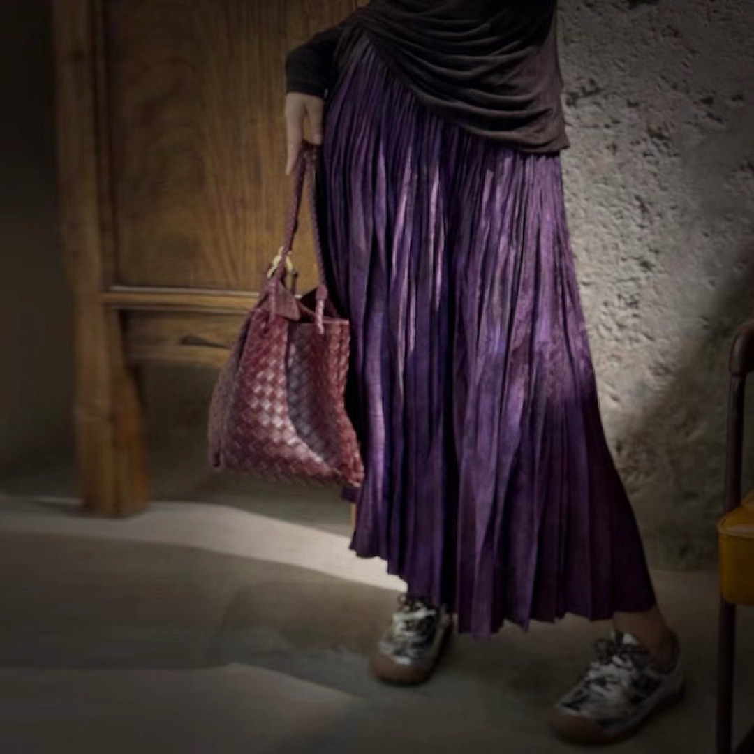 #ysl²⁶醋酸提花缎百褶半裙 丝滑暗纹肌理 垂坠满分大百褶 走动间自带灵动飘逸的氛围感 松紧腰头 不挑