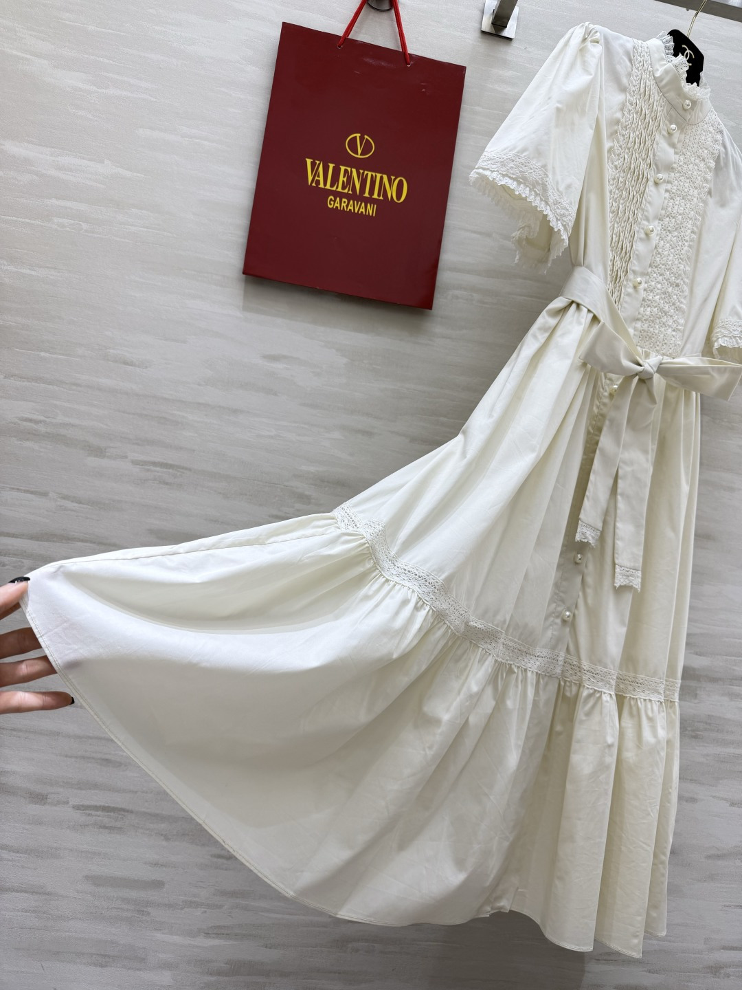 #Valentin♡²⁶ss温柔法式氛围感 白月光连衣裙🤍 复古立领 精致蕾丝打揽工艺 珍珠排扣点缀细节