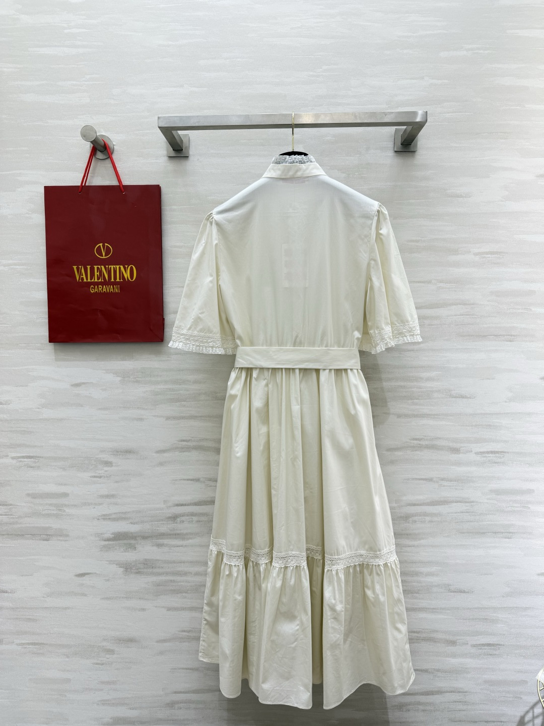 #Valentin♡²⁶ss温柔法式氛围感 白月光连衣裙🤍 复古立领 精致蕾丝打揽工艺 珍珠排扣点缀细节