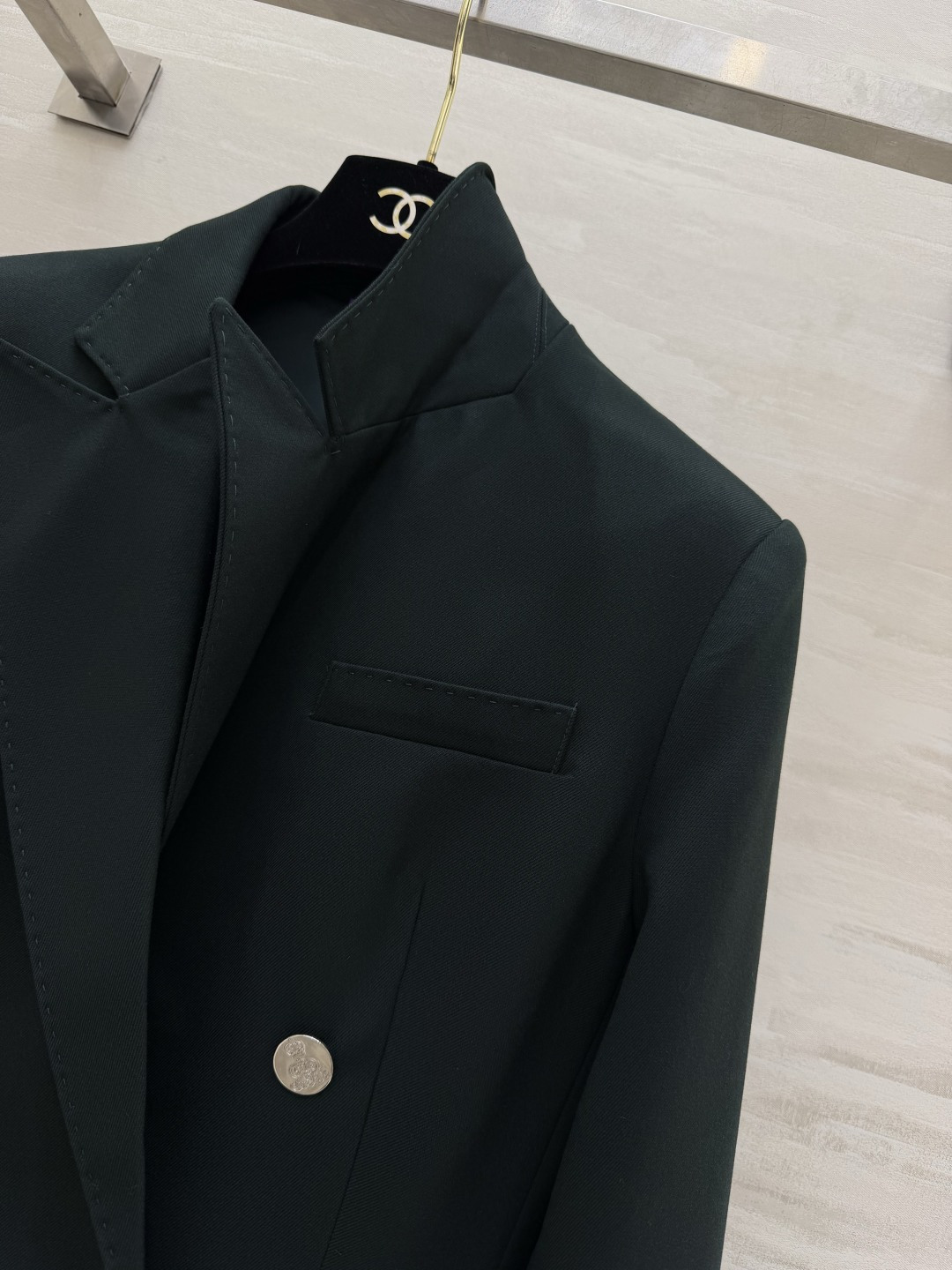 #Ralph Laure♡²⁶🖤气场全开 显瘦王者西装 经典深墨绿色调 低调又显贵 复古双排金扣设计 利