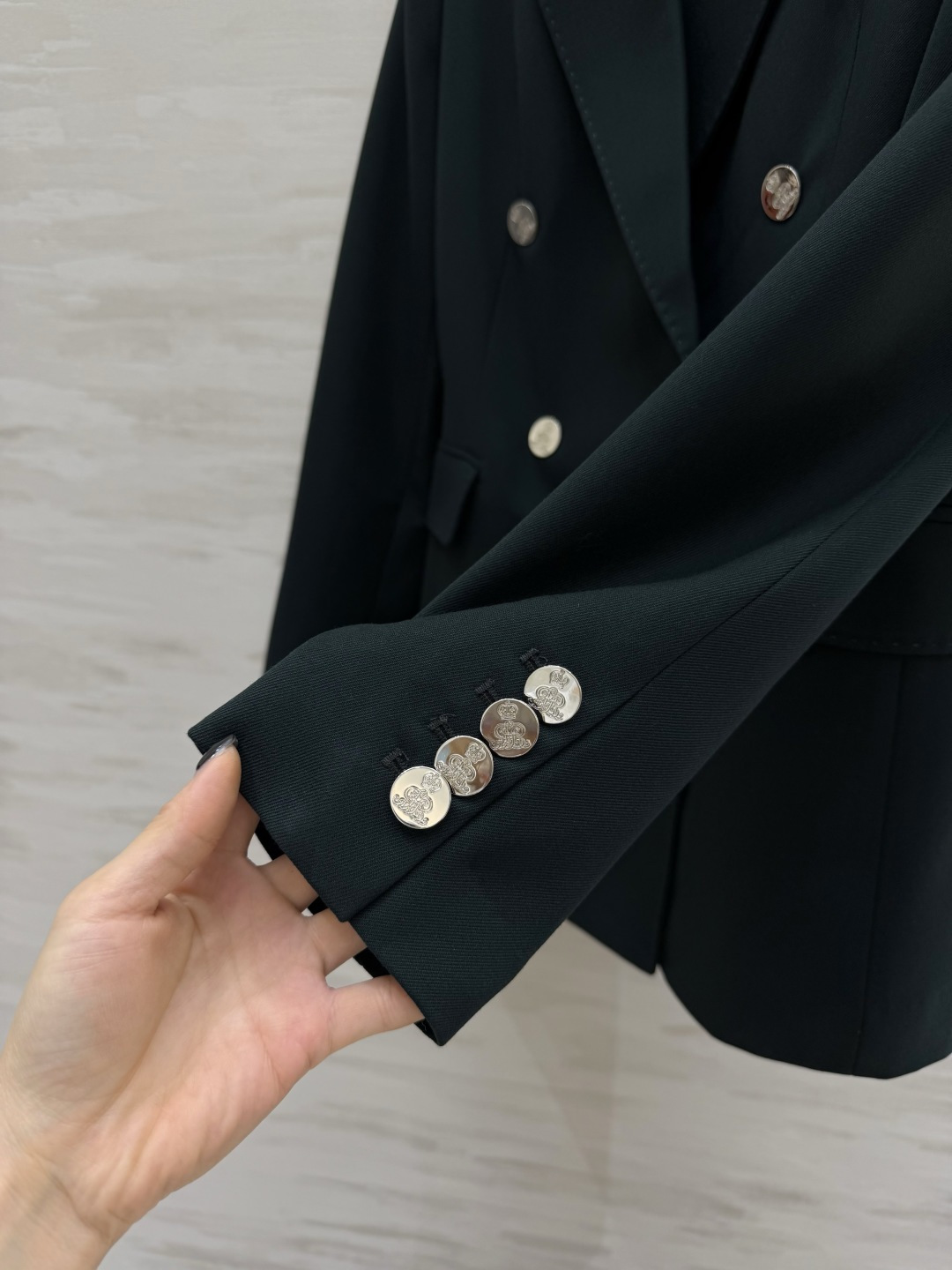 #Ralph Laure♡²⁶🖤气场全开 显瘦王者西装 经典深墨绿色调 低调又显贵 复古双排金扣设计 利
