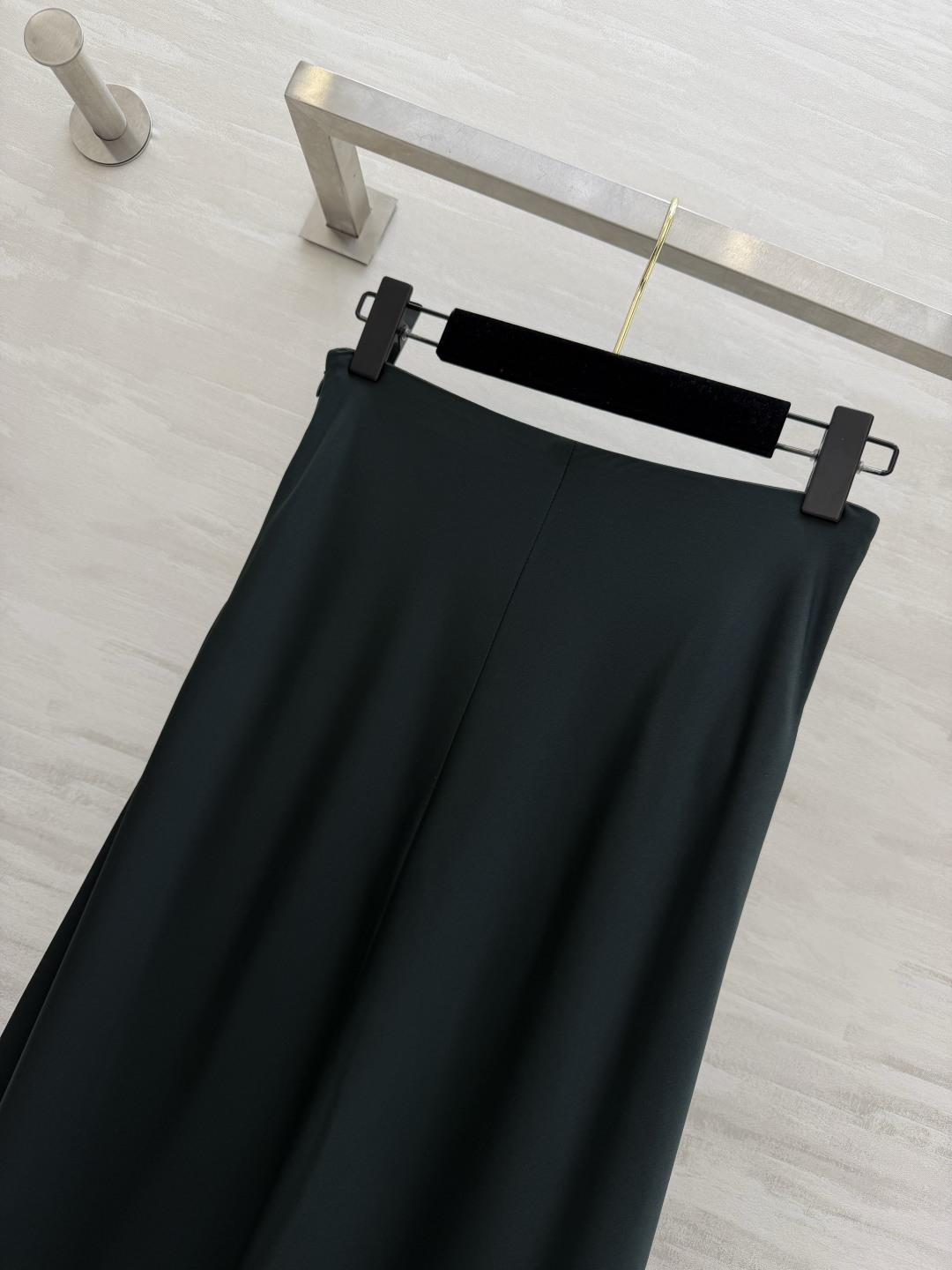 #Ralph Laure♡²⁶ss 🤍 优雅女人的本命 醋酸缎面半裙 一眼沦陷的低调轻奢感✨ 顺滑垂坠高