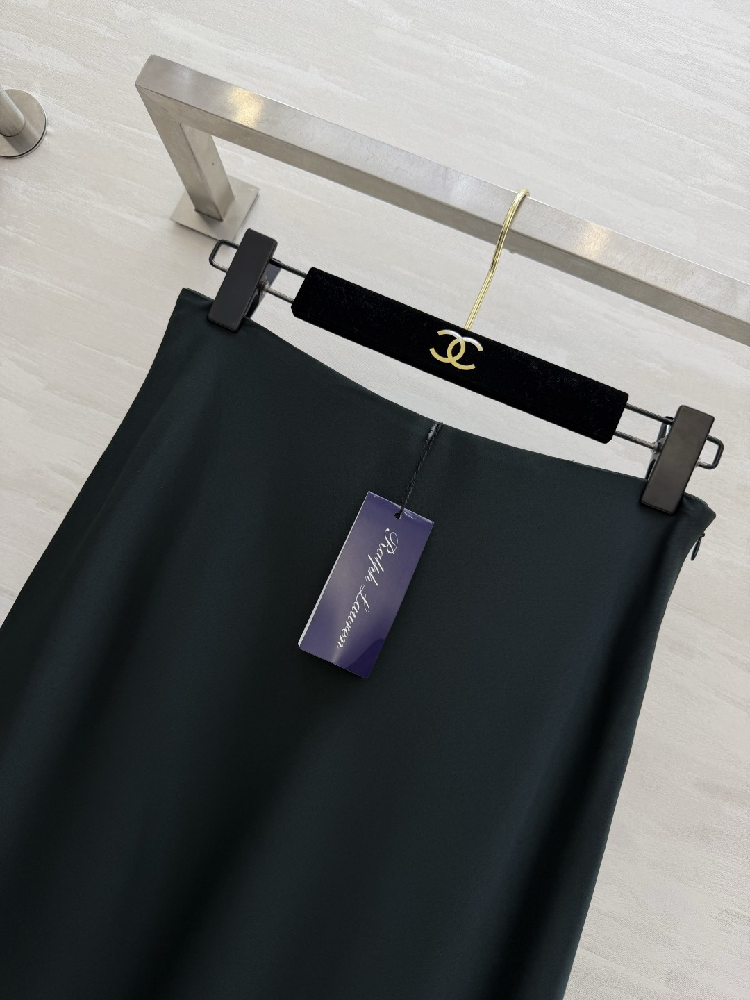 #Ralph Laure♡²⁶ss 🤍 优雅女人的本命 醋酸缎面半裙 一眼沦陷的低调轻奢感✨ 顺滑垂坠高