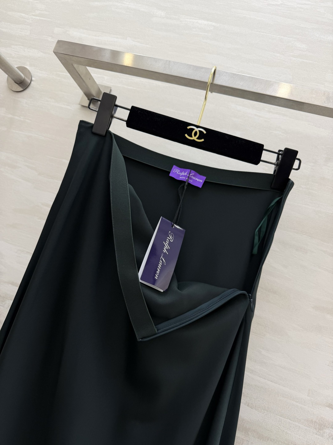 #Ralph Laure♡²⁶ss 🤍 优雅女人的本命 醋酸缎面半裙 一眼沦陷的低调轻奢感✨ 顺滑垂坠高