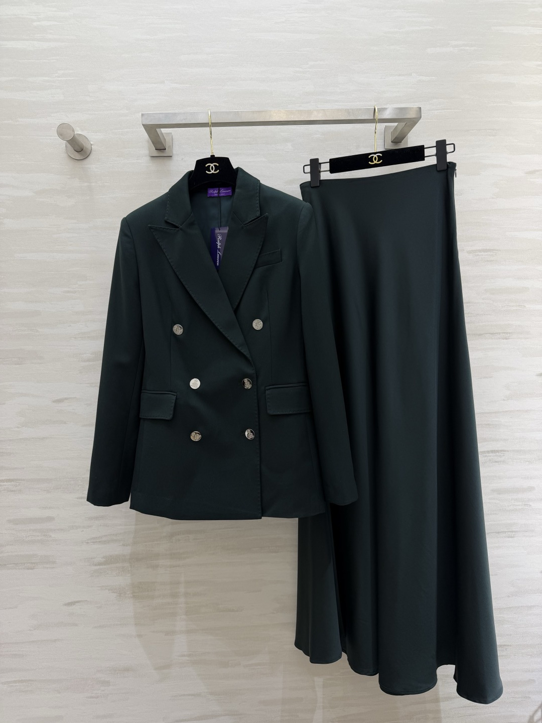 #Ralph Laure♡²⁶ss 🤍 优雅女人的本命 醋酸缎面半裙 一眼沦陷的低调轻奢感✨ 顺滑垂坠高