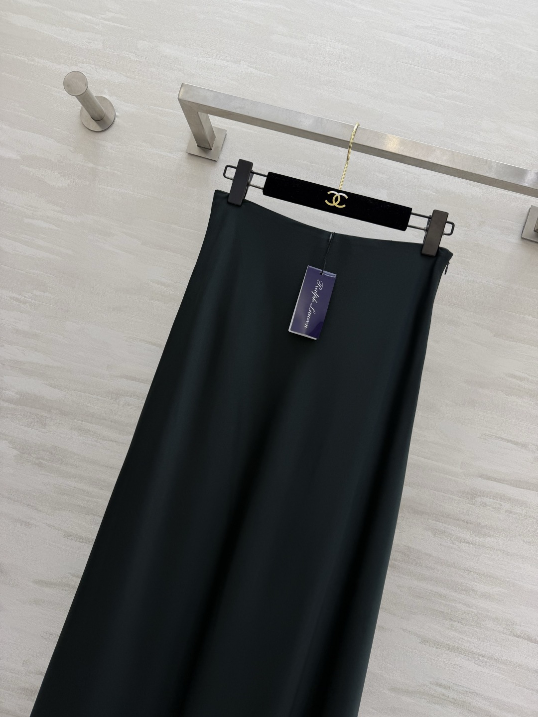 #Ralph Laure♡²⁶ss 🤍 优雅女人的本命 醋酸缎面半裙 一眼沦陷的低调轻奢感✨ 顺滑垂坠高