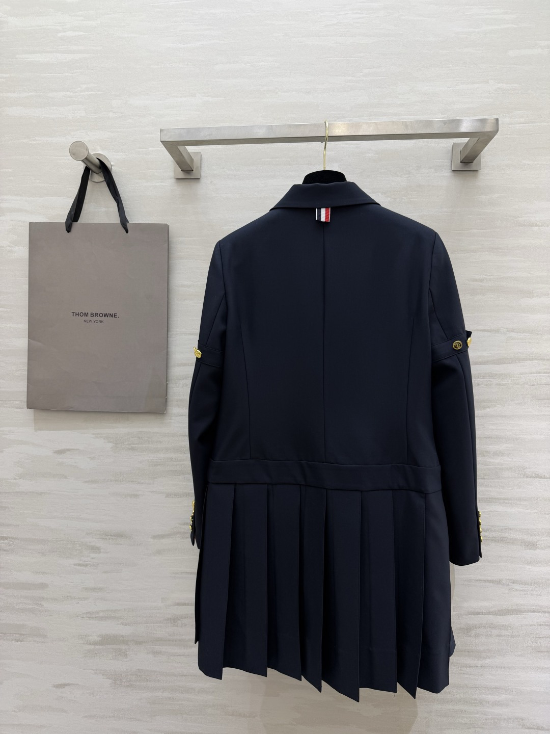 THOM BROWN♡²⁶💙经典TB学院风西装百褶裙 永远自带减龄贵气感的宝藏单品！利落西装翻领 精致金