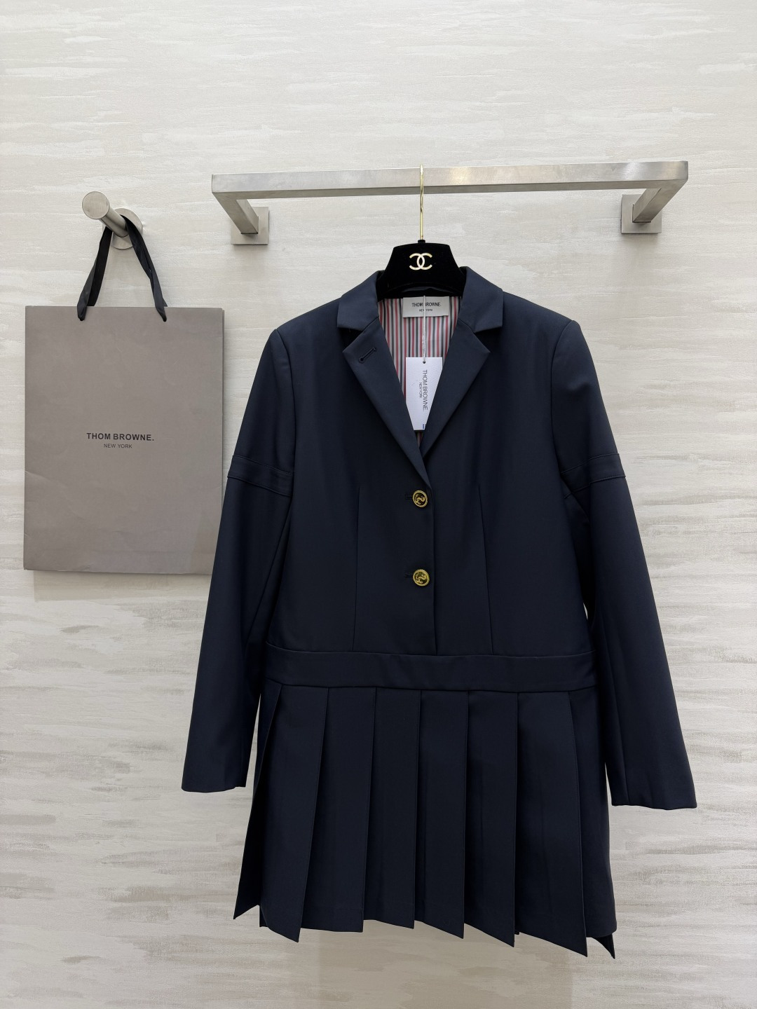 THOM BROWN♡²⁶💙经典TB学院风西装百褶裙 永远自带减龄贵气感的宝藏单品！利落西装翻领 精致金