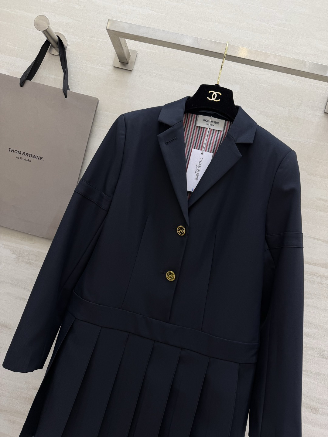 THOM BROWN♡²⁶💙经典TB学院风西装百褶裙 永远自带减龄贵气感的宝藏单品！利落西装翻领 精致金