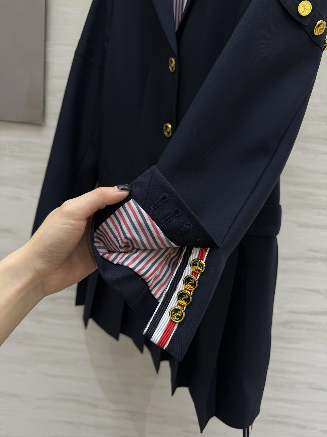 THOM BROWN♡²⁶💙经典TB学院风西装百褶裙 永远自带减龄贵气感的宝藏单品！利落西装翻领 精致金