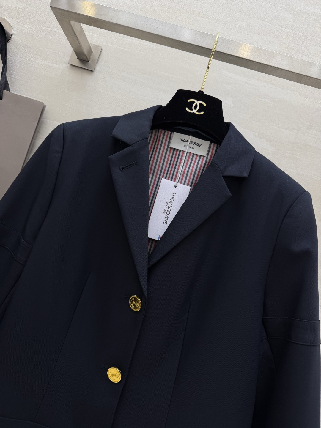 THOM BROWN♡²⁶💙经典TB学院风西装百褶裙 永远自带减龄贵气感的宝藏单品！利落西装翻领 精致金