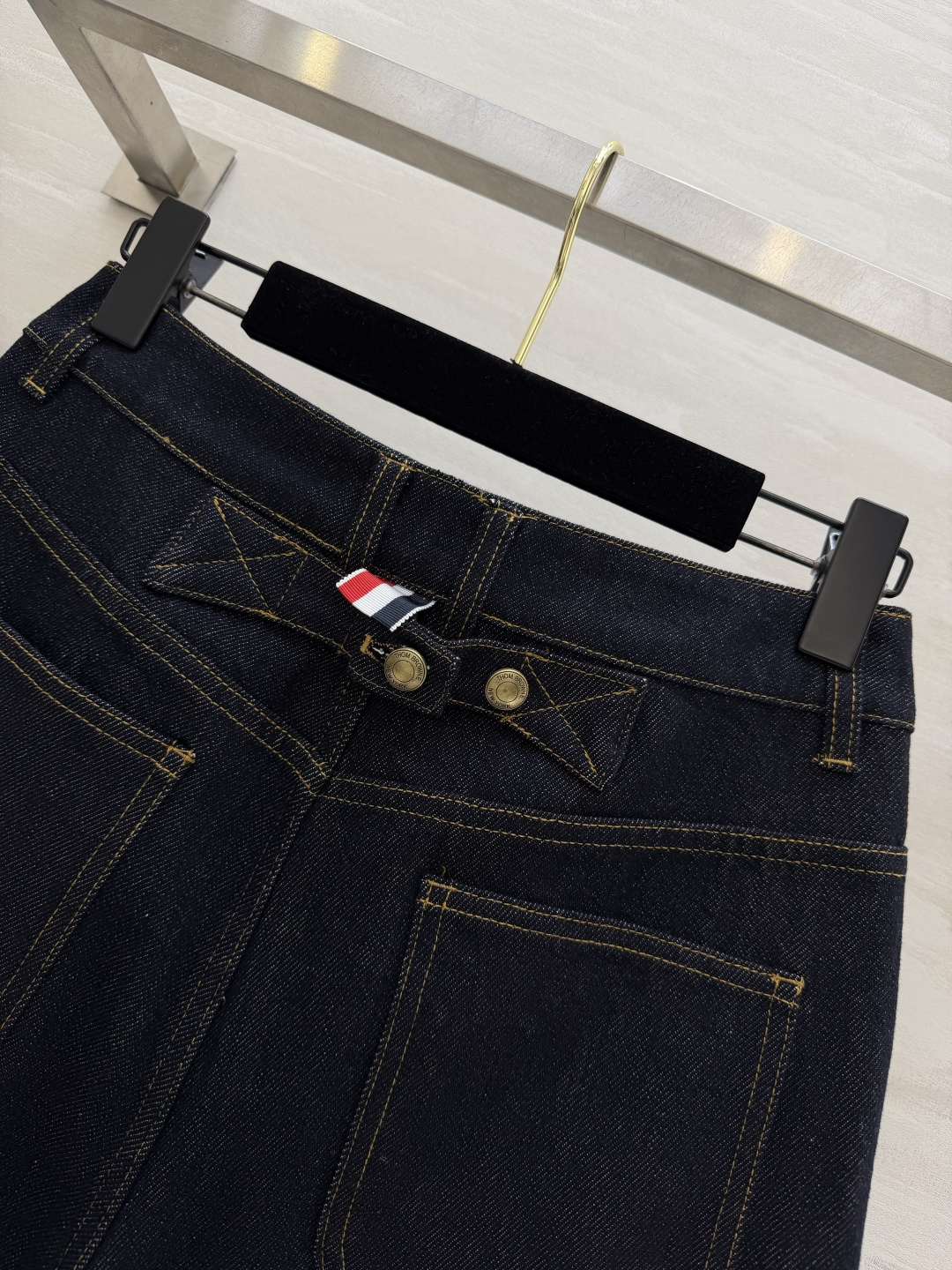 #Thom Brown♡²⁶🖤原色直筒神裤 原生深靛蓝牛仔色调 复古又高级 高腰黄金腰头设计 巧妙拉高腰