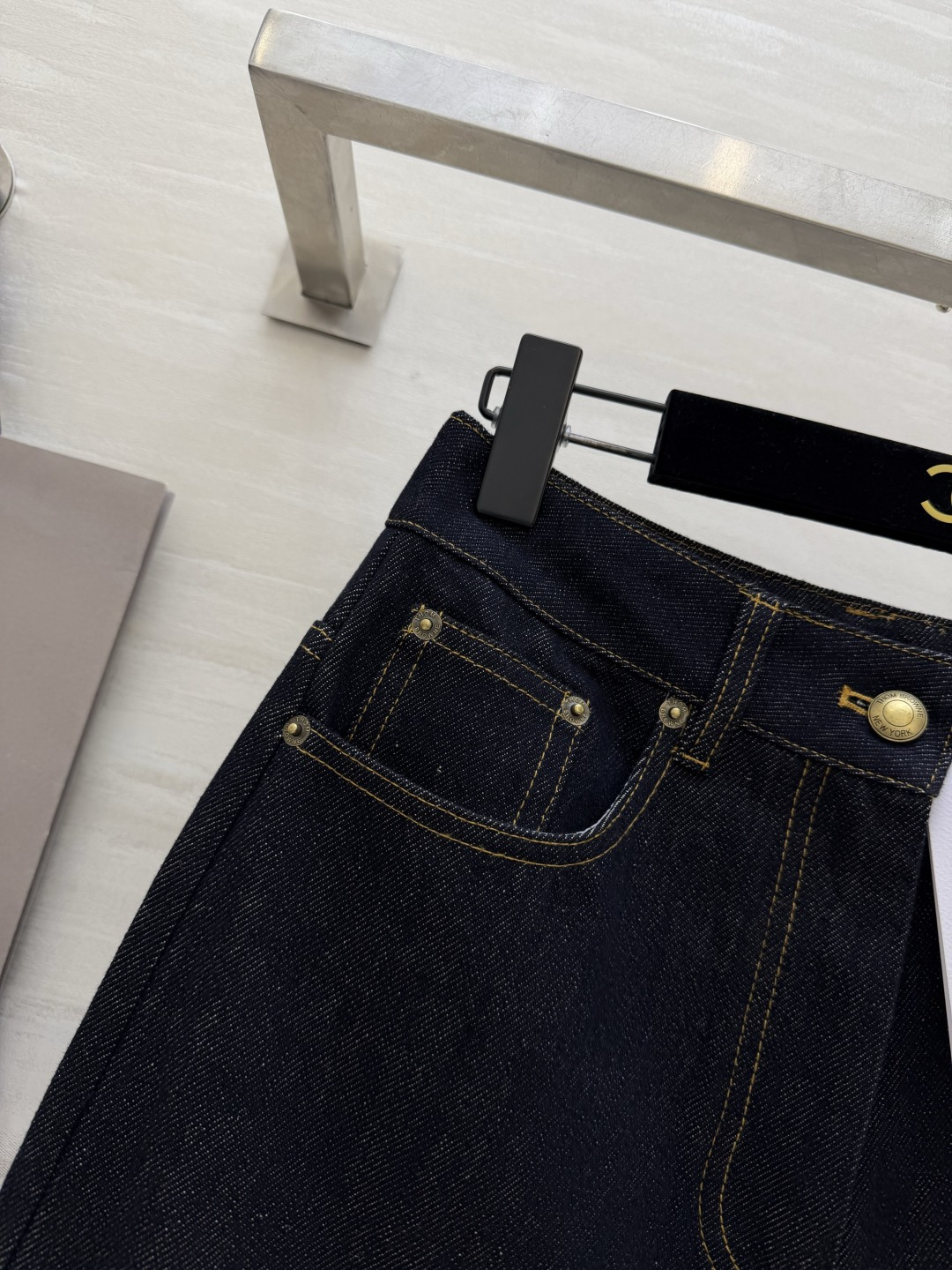 #Thom Brown♡²⁶🖤原色直筒神裤 原生深靛蓝牛仔色调 复古又高级 高腰黄金腰头设计 巧妙拉高腰