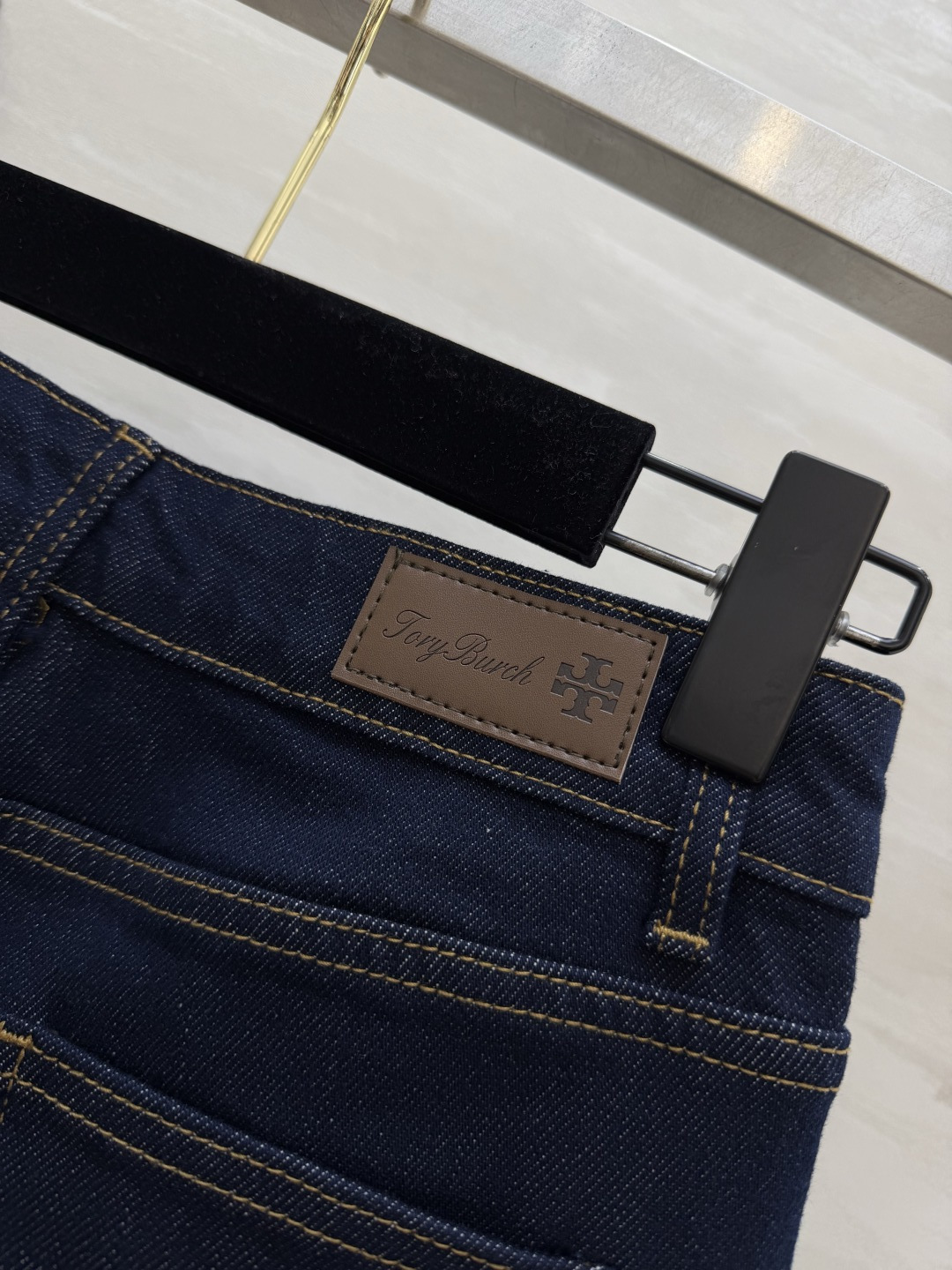 #Tory Burc♡²⁶度假系列 原生深蓝微喇牛仔裤 显瘦界的天花板版型来炸场！经典原牛深靛蓝底色沉稳