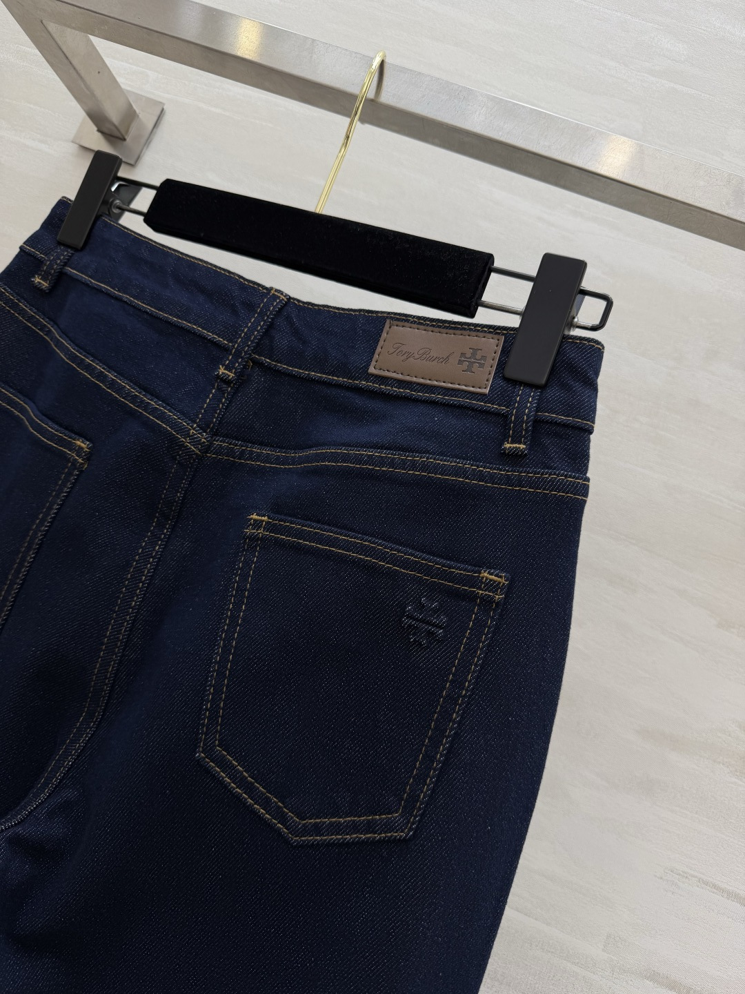 #Tory Burc♡²⁶度假系列 原生深蓝微喇牛仔裤 显瘦界的天花板版型来炸场！经典原牛深靛蓝底色沉稳