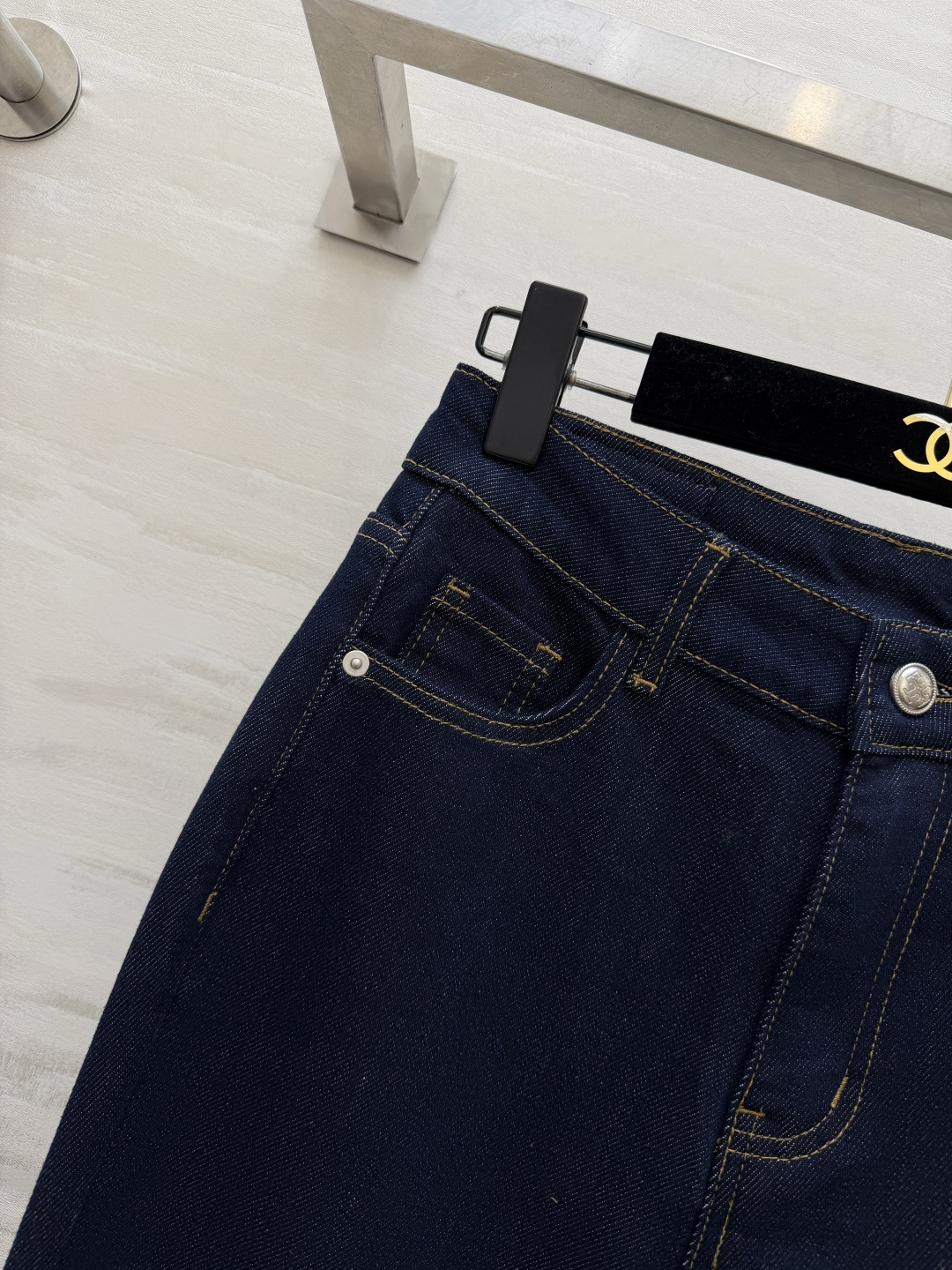 #Tory Burc♡²⁶度假系列 原生深蓝微喇牛仔裤 显瘦界的天花板版型来炸场！经典原牛深靛蓝底色沉稳