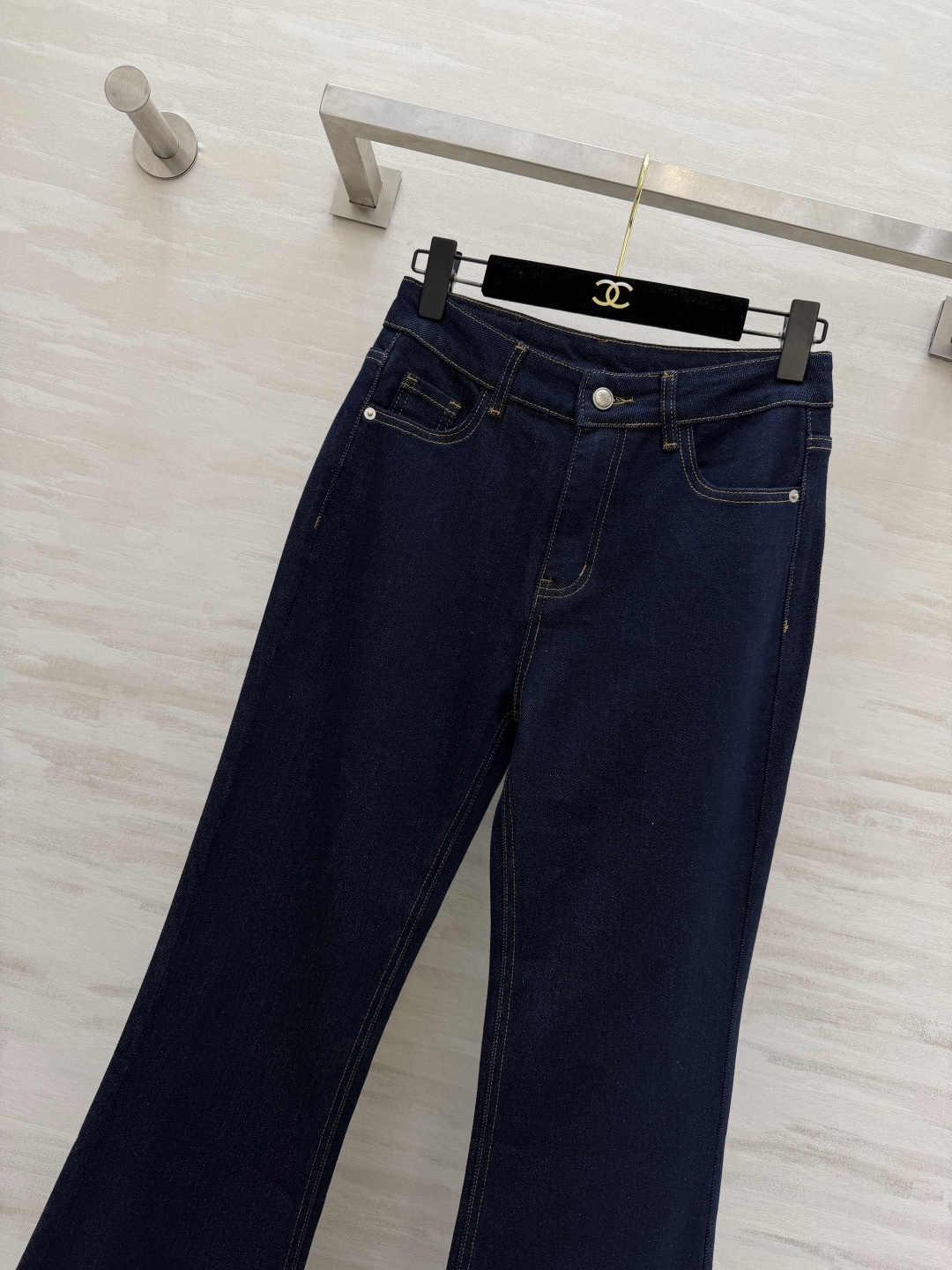 #Tory Burc♡²⁶度假系列 原生深蓝微喇牛仔裤 显瘦界的天花板版型来炸场！经典原牛深靛蓝底色沉稳