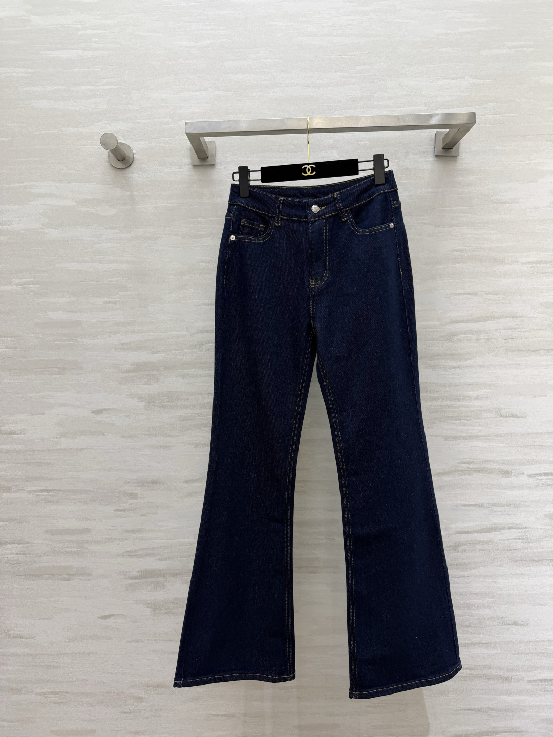 #Tory Burc♡²⁶度假系列 原生深蓝微喇牛仔裤 显瘦界的天花板版型来炸场！经典原牛深靛蓝底色沉稳