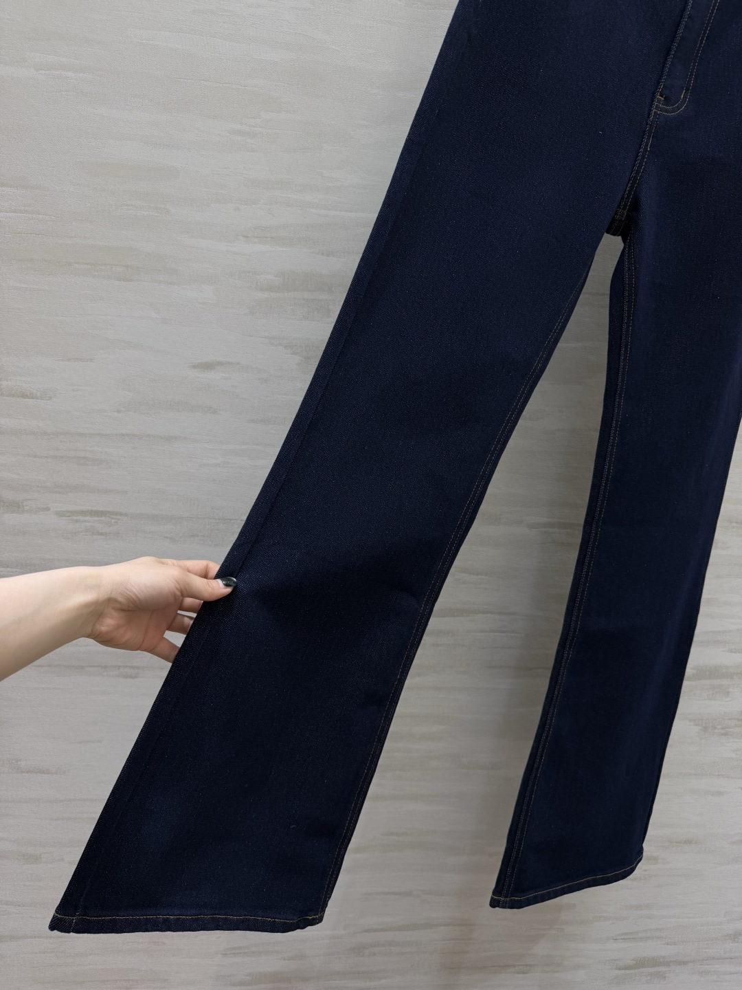 #Tory Burc♡²⁶度假系列 原生深蓝微喇牛仔裤 显瘦界的天花板版型来炸场！经典原牛深靛蓝底色沉稳