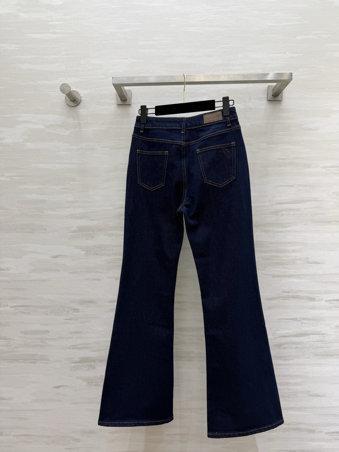 #Tory Burc♡²⁶度假系列 原生深蓝微喇牛仔裤 显瘦界的天花板版型来炸场！经典原牛深靛蓝底色沉稳