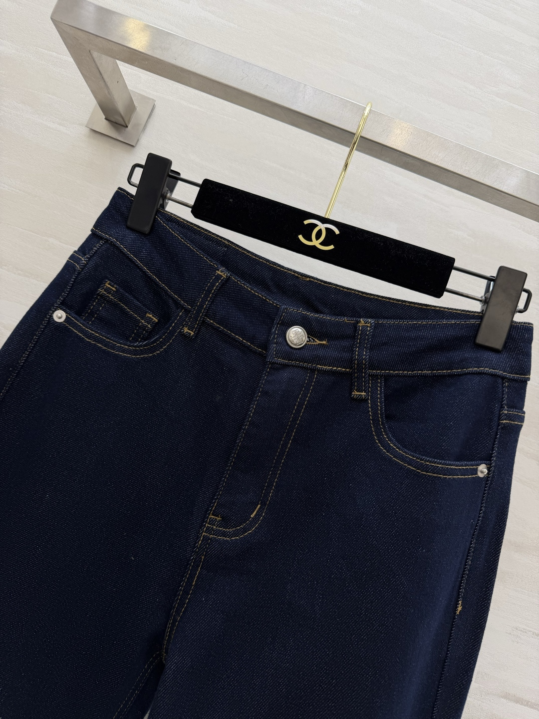 #Tory Burc♡²⁶度假系列 原生深蓝微喇牛仔裤 显瘦界的天花板版型来炸场！经典原牛深靛蓝底色沉稳