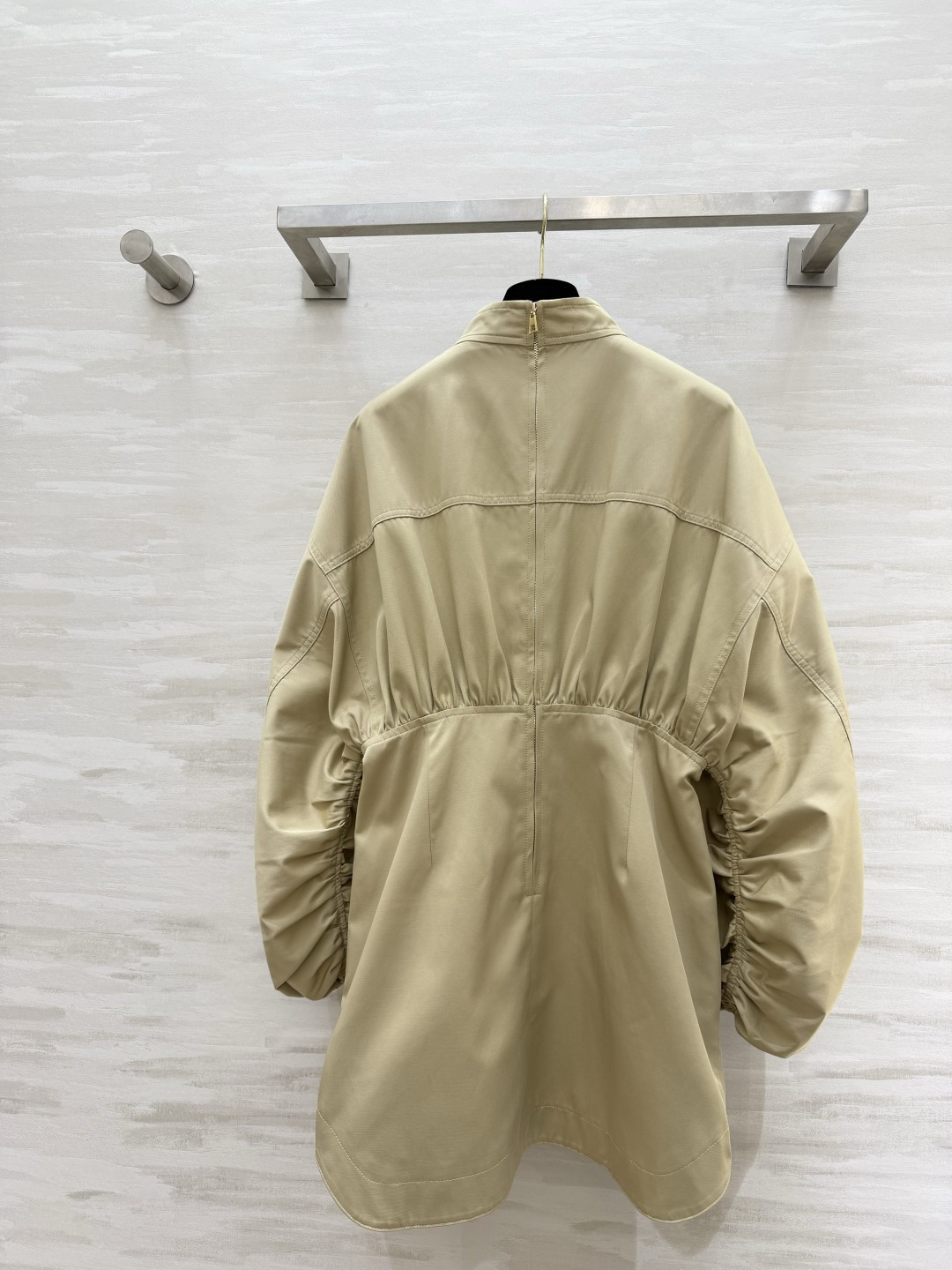 #Zimmerman♡²⁶ss慵懒松弛感收腰廓形连衣裙 把高级极简与温柔气质狠狠拿捏住✨低调显贵 小立领