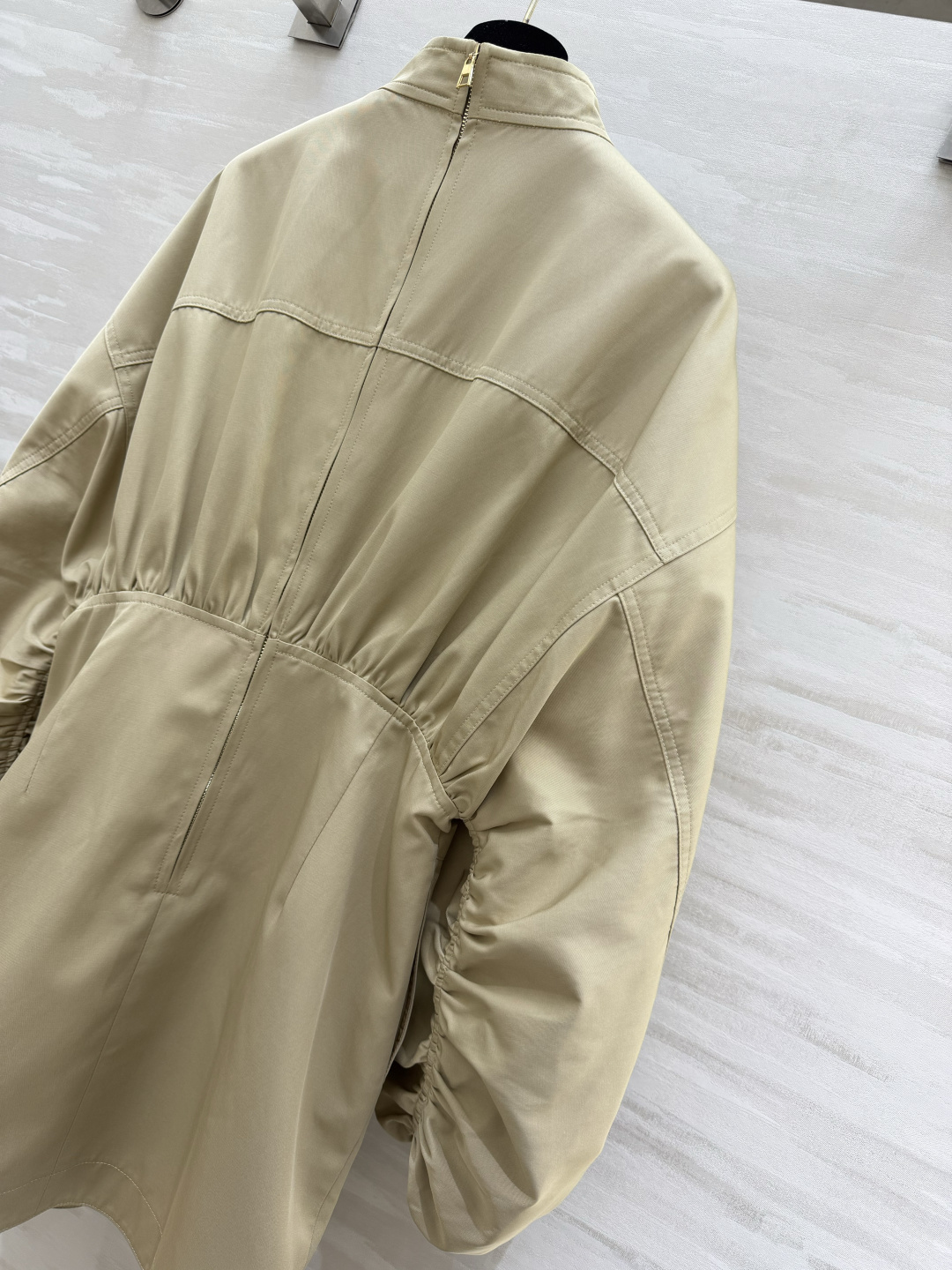 #Zimmerman♡²⁶ss慵懒松弛感收腰廓形连衣裙 把高级极简与温柔气质狠狠拿捏住✨低调显贵 小立领