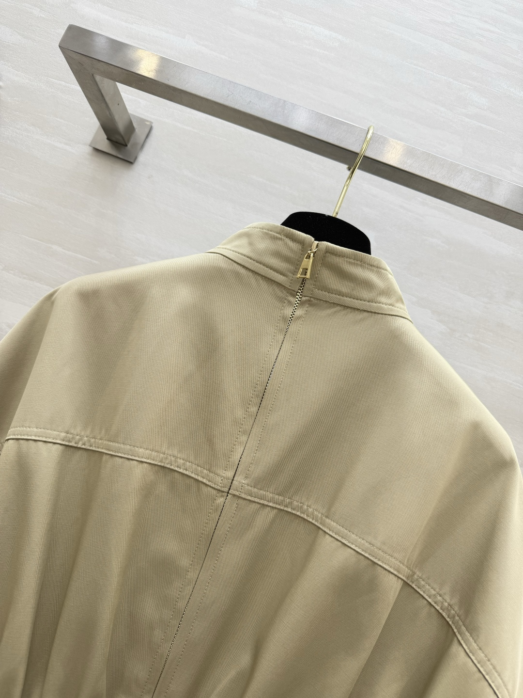 #Zimmerman♡²⁶ss慵懒松弛感收腰廓形连衣裙 把高级极简与温柔气质狠狠拿捏住✨低调显贵 小立领