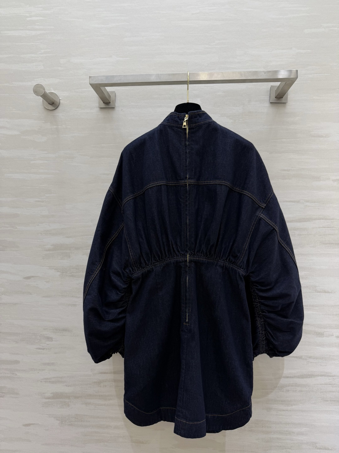 #Zimmerman♡²⁶ss慵懒松弛感收腰廓形连衣裙 把高级极简与温柔气质狠狠拿捏住✨低调显贵 小立领