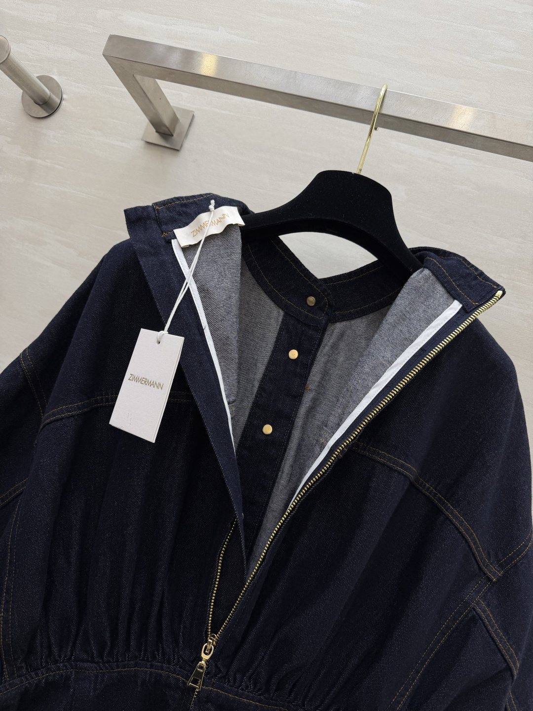 #Zimmerman♡²⁶ss慵懒松弛感收腰廓形连衣裙 把高级极简与温柔气质狠狠拿捏住✨低调显贵 小立领