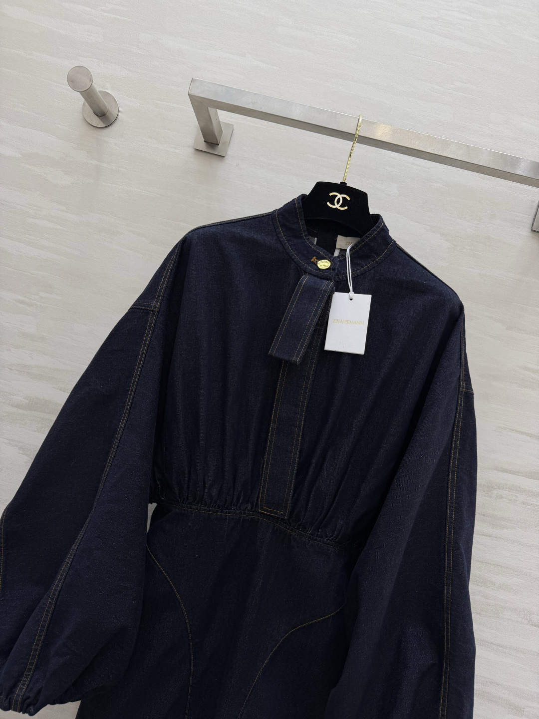 #Zimmerman♡²⁶ss慵懒松弛感收腰廓形连衣裙 把高级极简与温柔气质狠狠拿捏住✨低调显贵 小立领