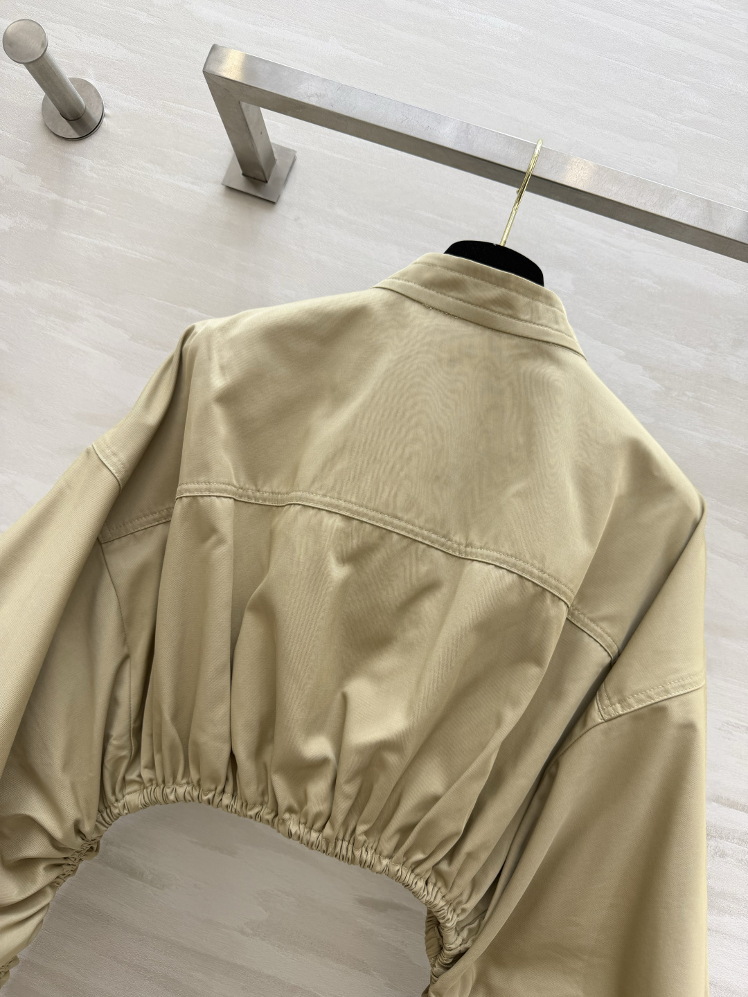 #Zimmerman♡²⁶ss卡其超廓形短款上衣 立领剪裁｜灯笼抽绳大袖 松紧高腰露腰设计显高显瘦一绝 