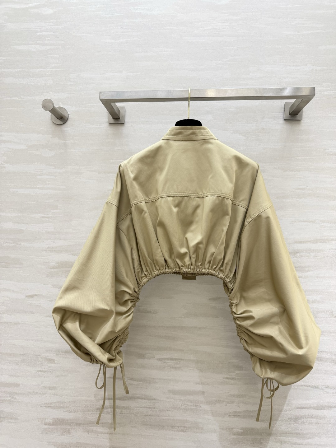 #Zimmerman♡²⁶ss卡其超廓形短款上衣 立领剪裁｜灯笼抽绳大袖 松紧高腰露腰设计显高显瘦一绝 