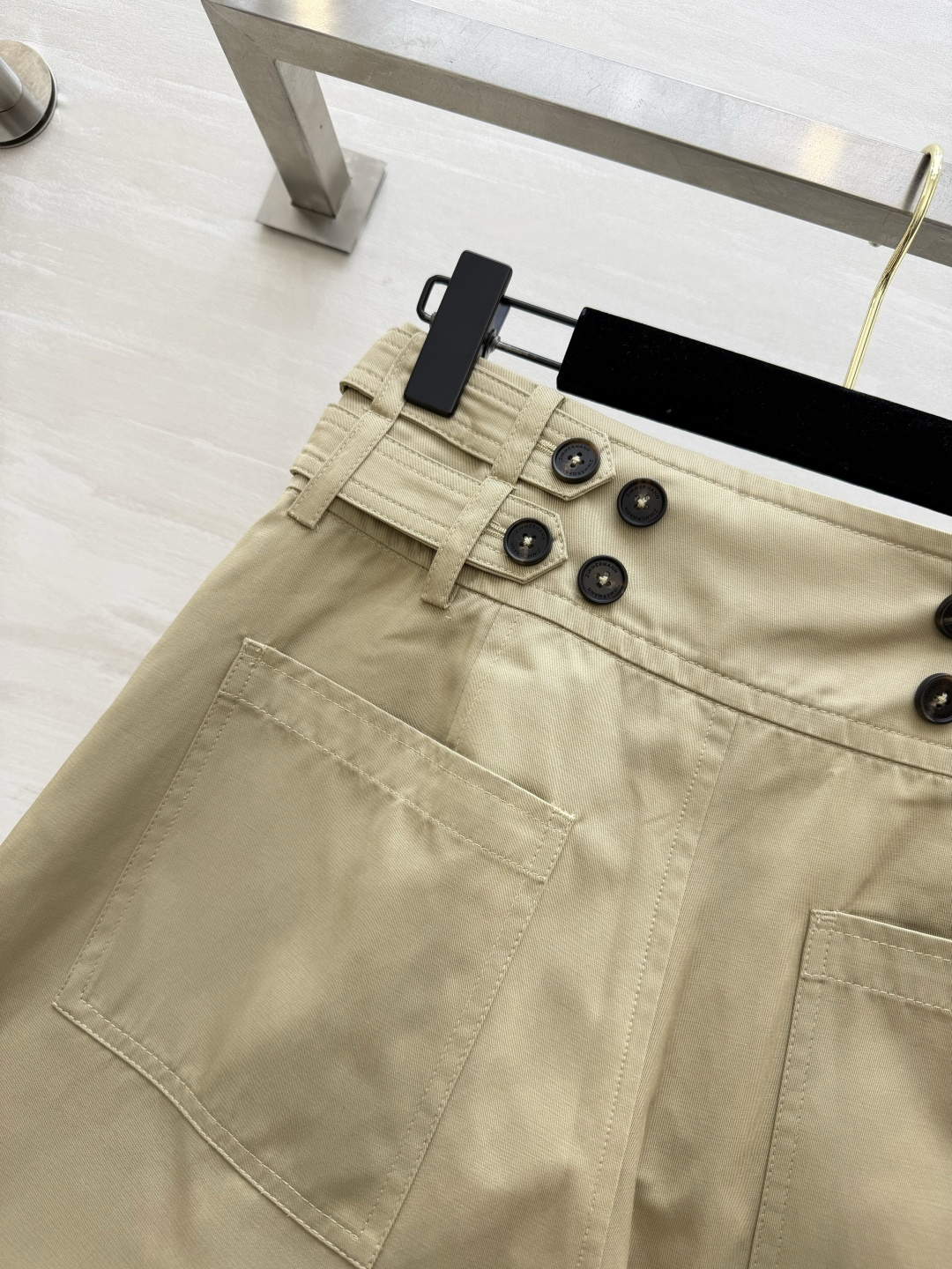 #Zimmerman♡²⁶ss卡其高腰双排扣A字中裤✨ 超高腰收腰 巨显腿长｜复古工装质感 简约又显贵 