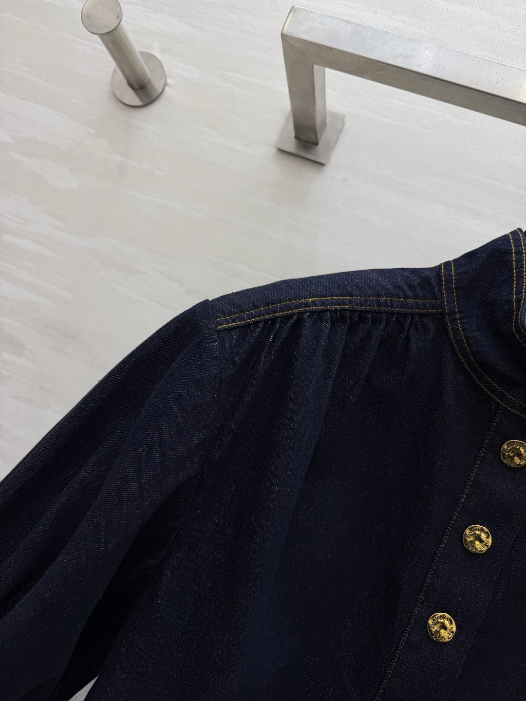 #zimmerman♡²⁶ss高级感立领金扣牛仔衬衣 自带法式慵懒与贵气 经典原牛深靛蓝 复古立领 半开