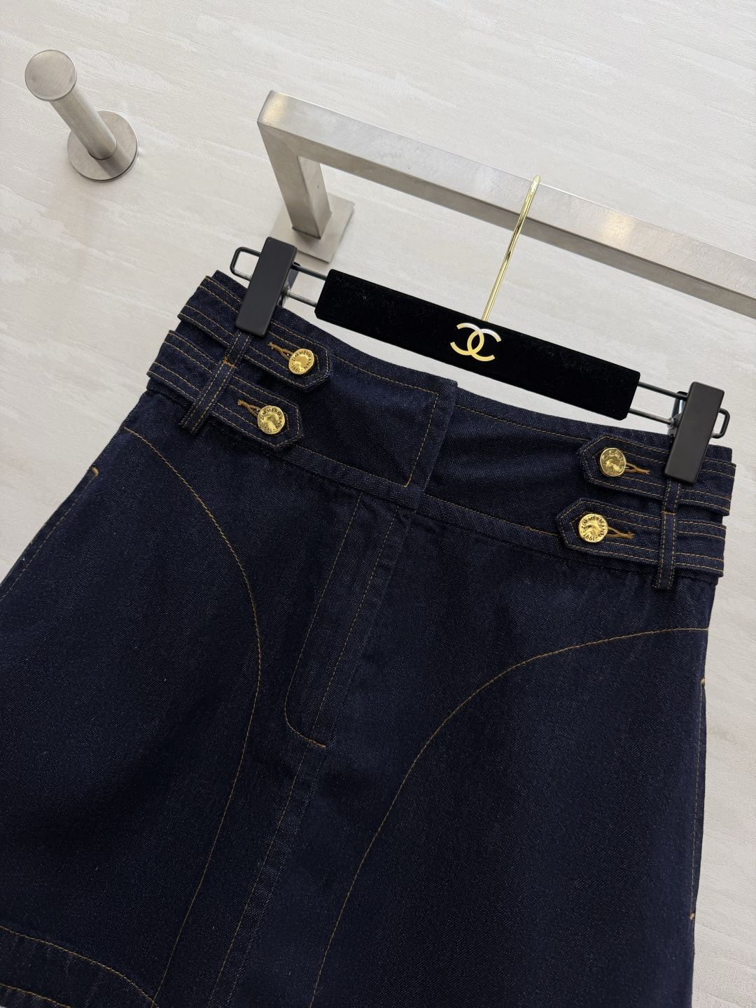 #Zimmerman♡²⁶ss复古金扣牛仔A字半裙 原牛深色 高腰收腰经典耐看 显瘦显高 甜酷氛围感直接