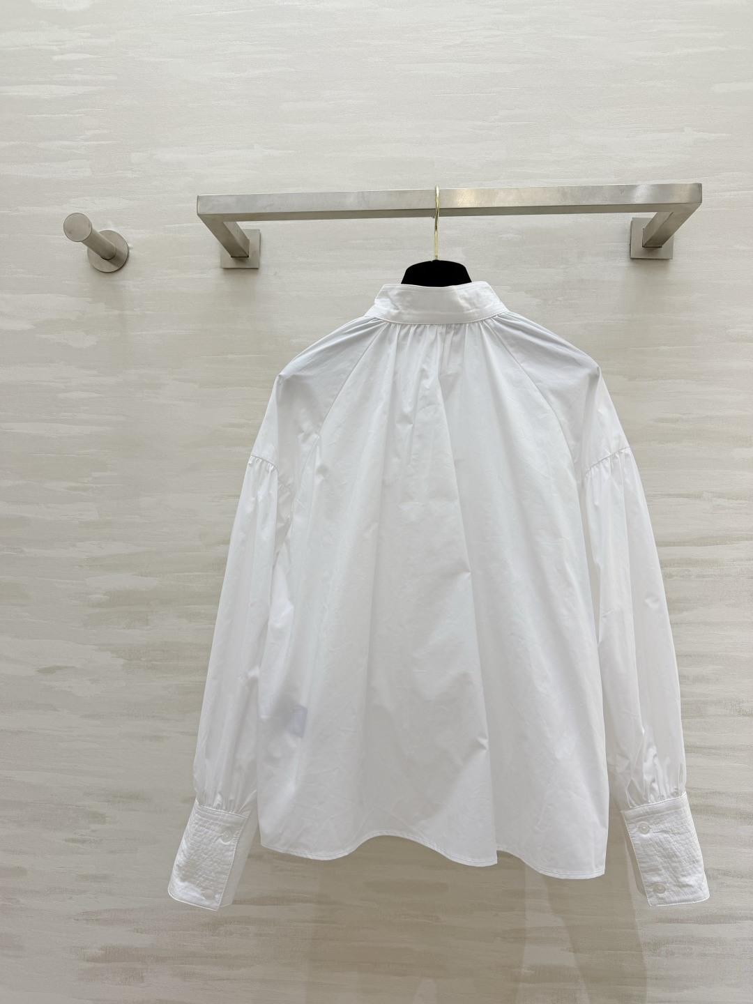 #Ralph Laure♡²⁶🤍 氛围感天花板 立领灯笼袖白衬衣 把温柔优雅与松弛高级感稳稳焊在身上 干