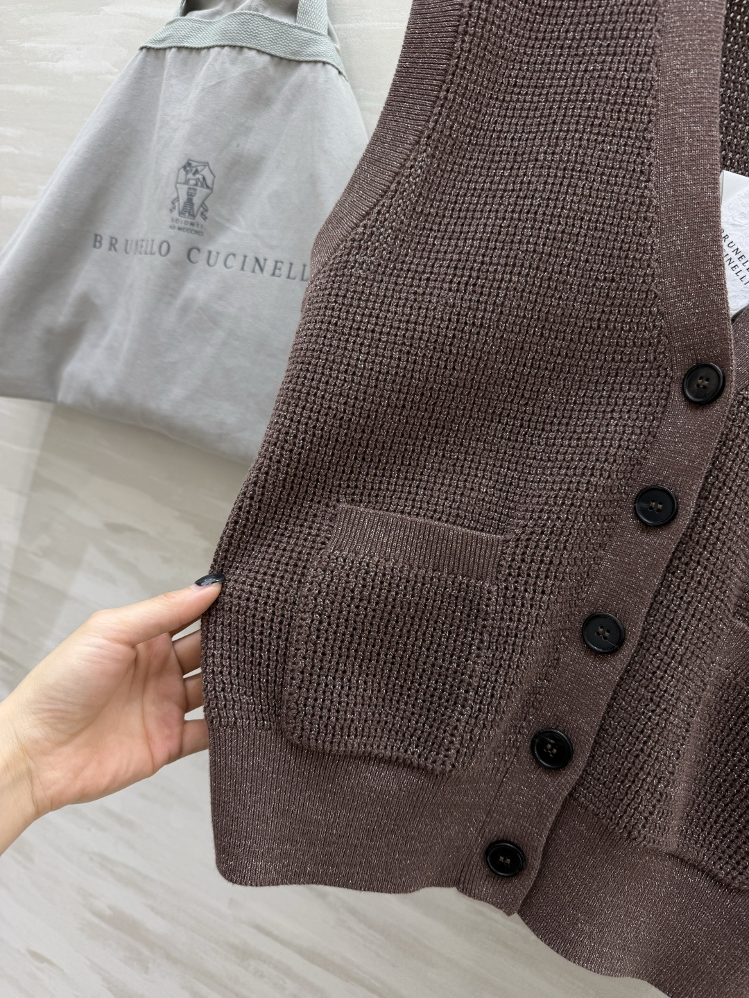 #Brunell Cucinelli²⁶经典老钱风针织马甲 对版定制颜色纱线 上身有细闪的纹理光泽 高品