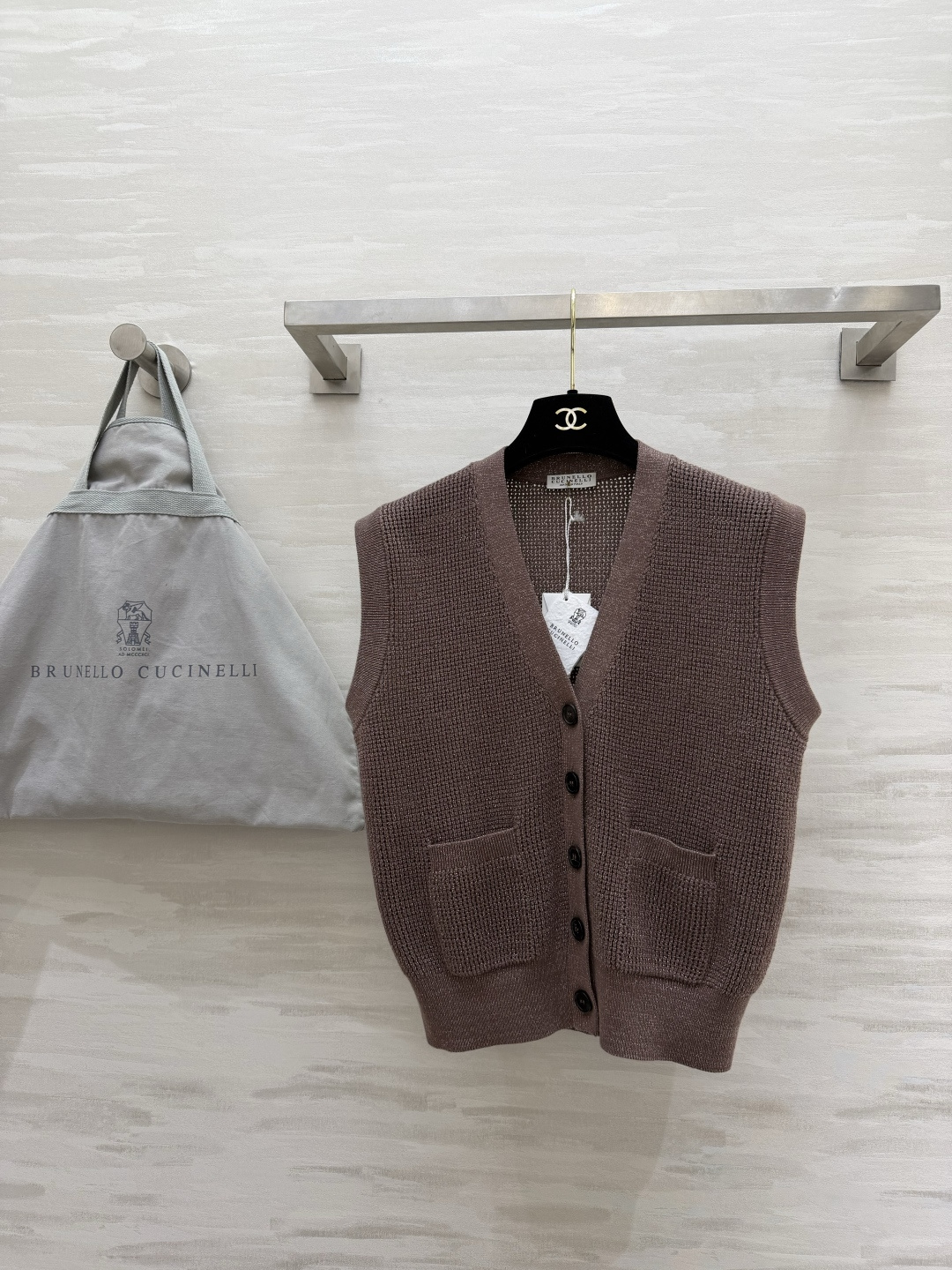 #Brunell Cucinelli²⁶经典老钱风针织马甲 对版定制颜色纱线 上身有细闪的纹理光泽 高品