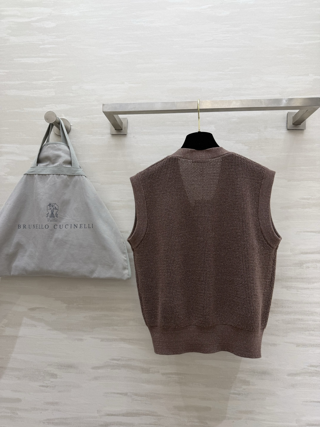 #Brunell Cucinelli²⁶经典老钱风针织马甲 对版定制颜色纱线 上身有细闪的纹理光泽 高品