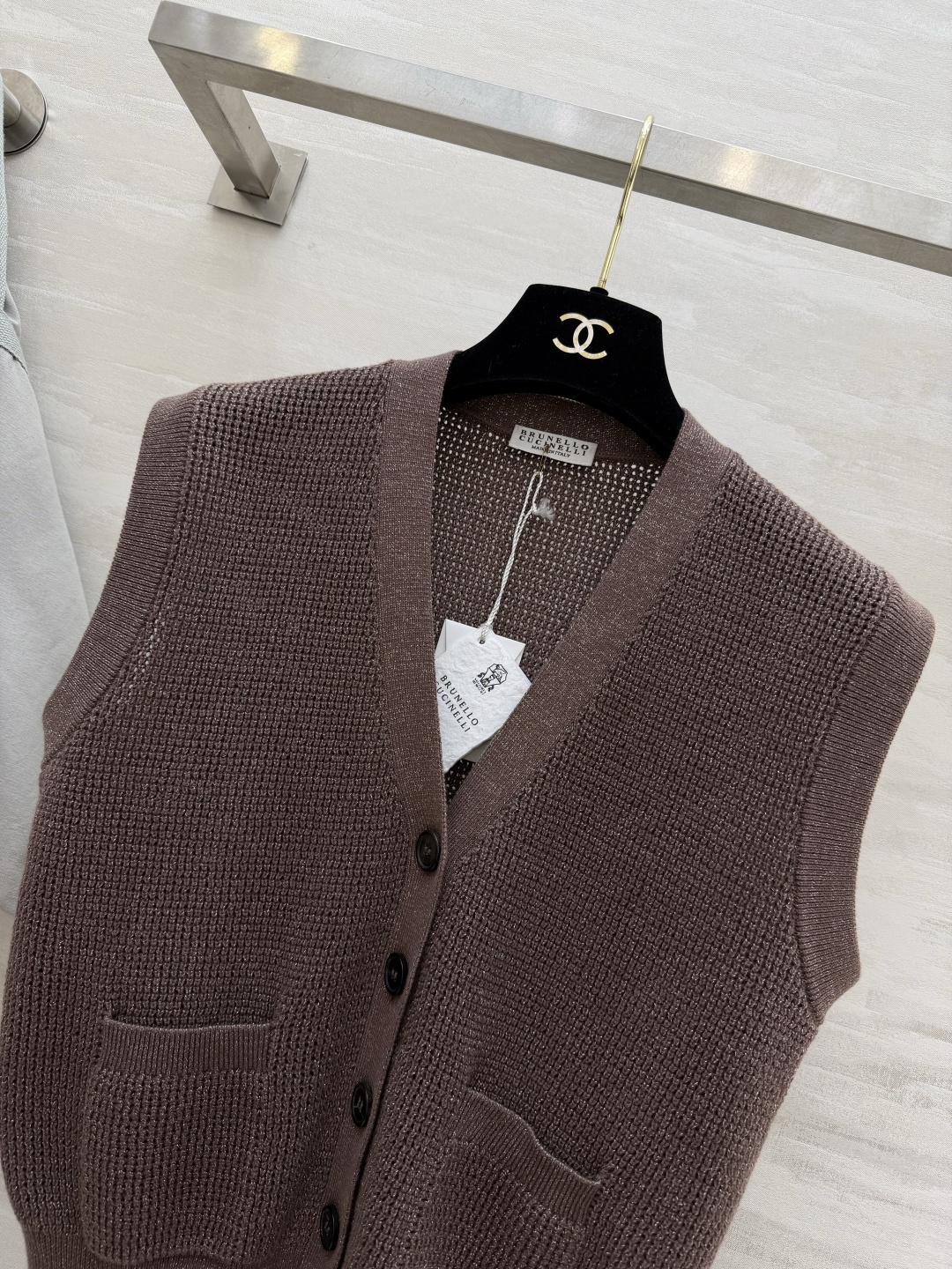 #Brunell Cucinelli²⁶经典老钱风针织马甲 对版定制颜色纱线 上身有细闪的纹理光泽 高品