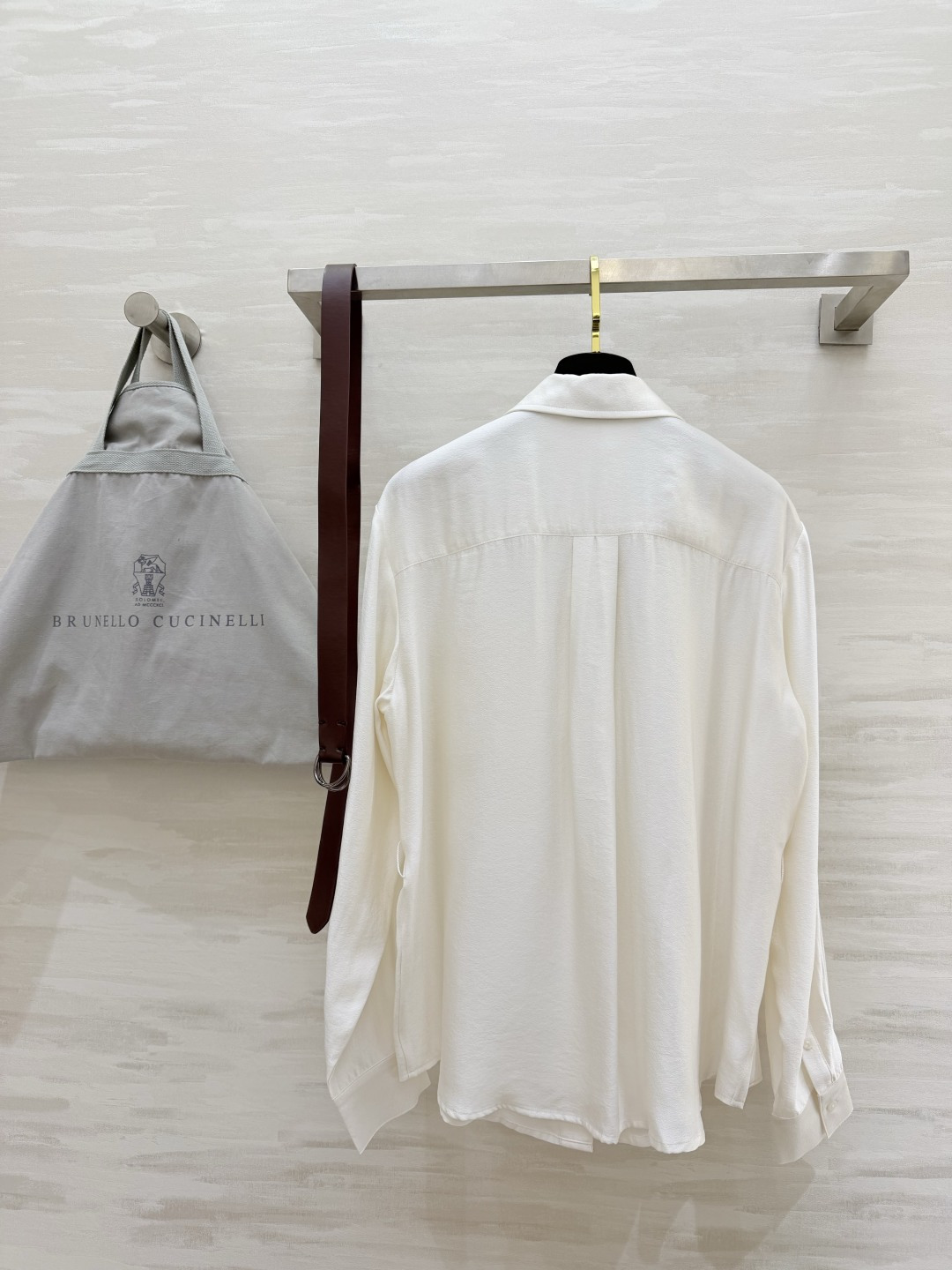 #Brunello Cucinell♡²⁶ss气质奶白收腰衬衣 教科书级别的意式低调优雅 满屏高级松弛感