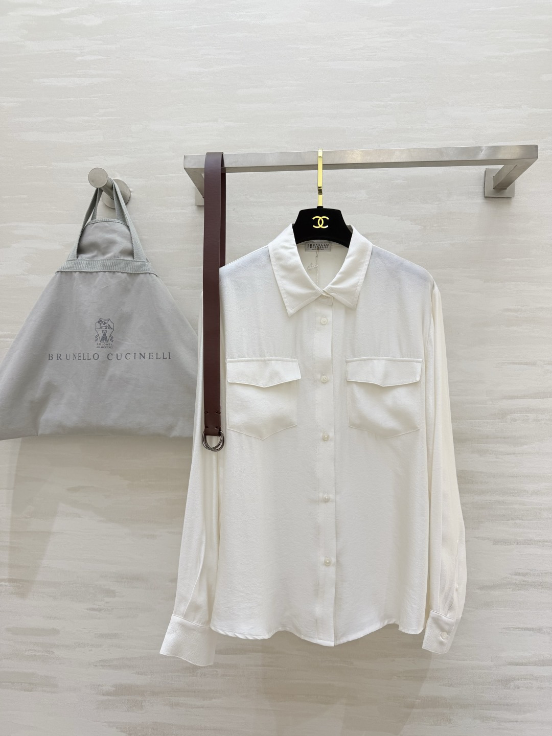 #Brunello Cucinell♡²⁶ss气质奶白收腰衬衣 教科书级别的意式低调优雅 满屏高级松弛感