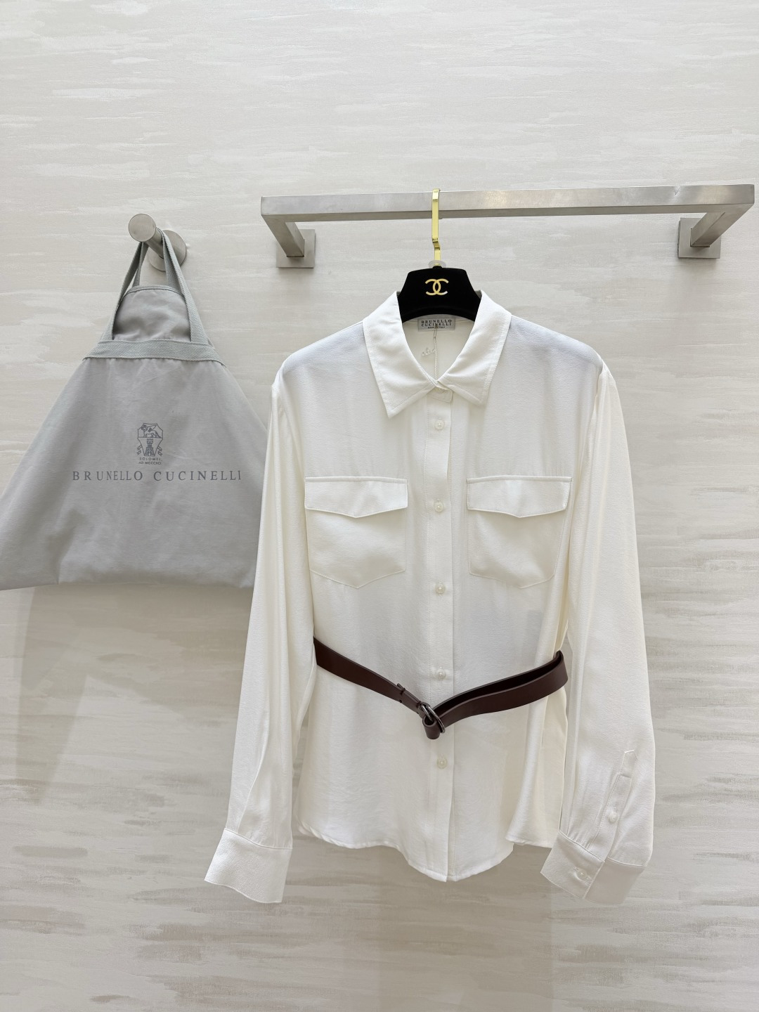 #Brunello Cucinell♡²⁶ss气质奶白收腰衬衣 教科书级别的意式低调优雅 满屏高级松弛感