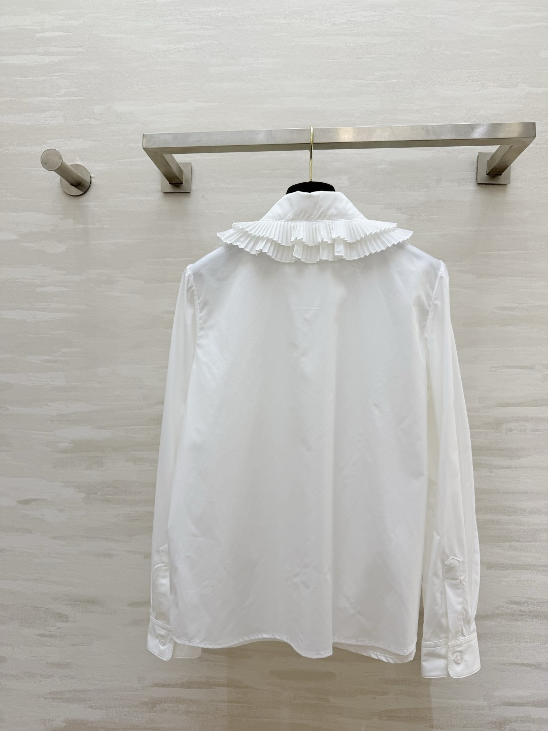 #Celin♡²⁶法式荷叶领纯白衬衣☁️ 双层百褶娃娃领｜精致刺绣细节 清爽利落版型 减龄又显贵 可盐可