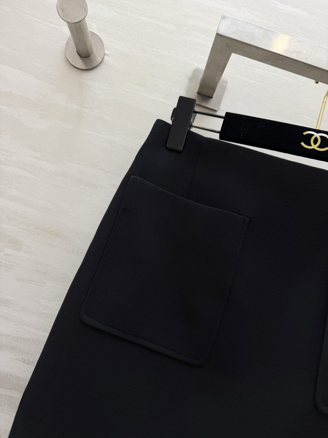 ✨Bv²⁶立领金扣套装 一键穿出富家千金的利落优雅气场 清冷高级色调 低调又显贵 无领圆立领设计 利落修